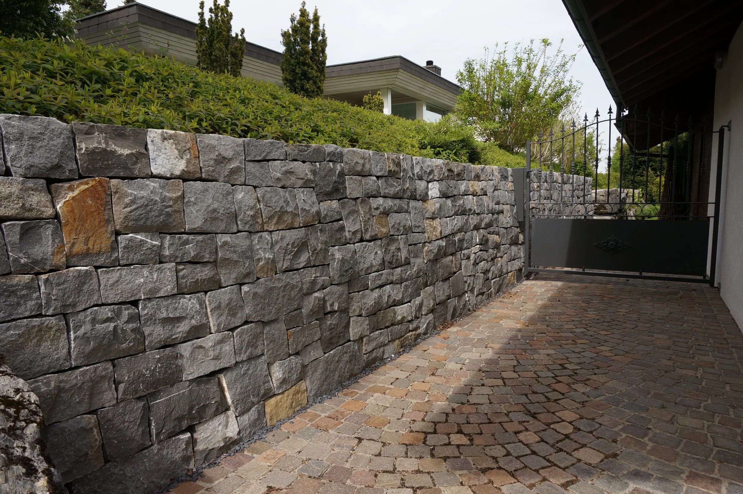 Guber Trockemauer Bergdietikon.JPG