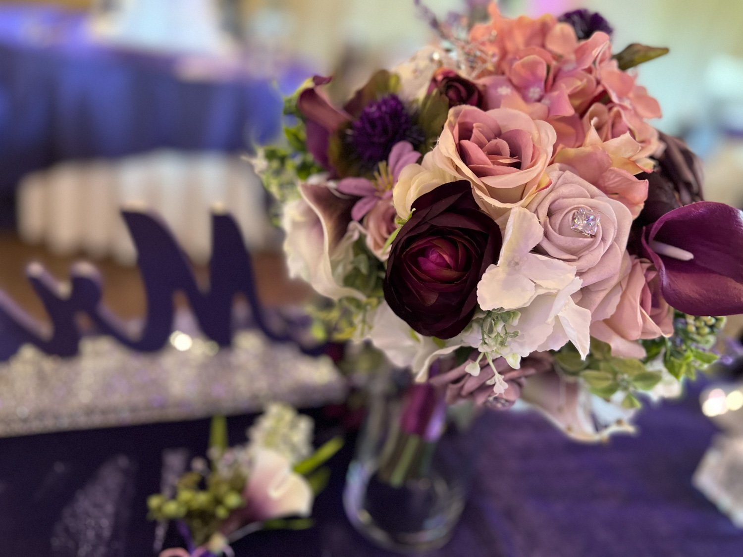 Wedding-flower-arrangement-by-Simply-Elegant-Events.jpg