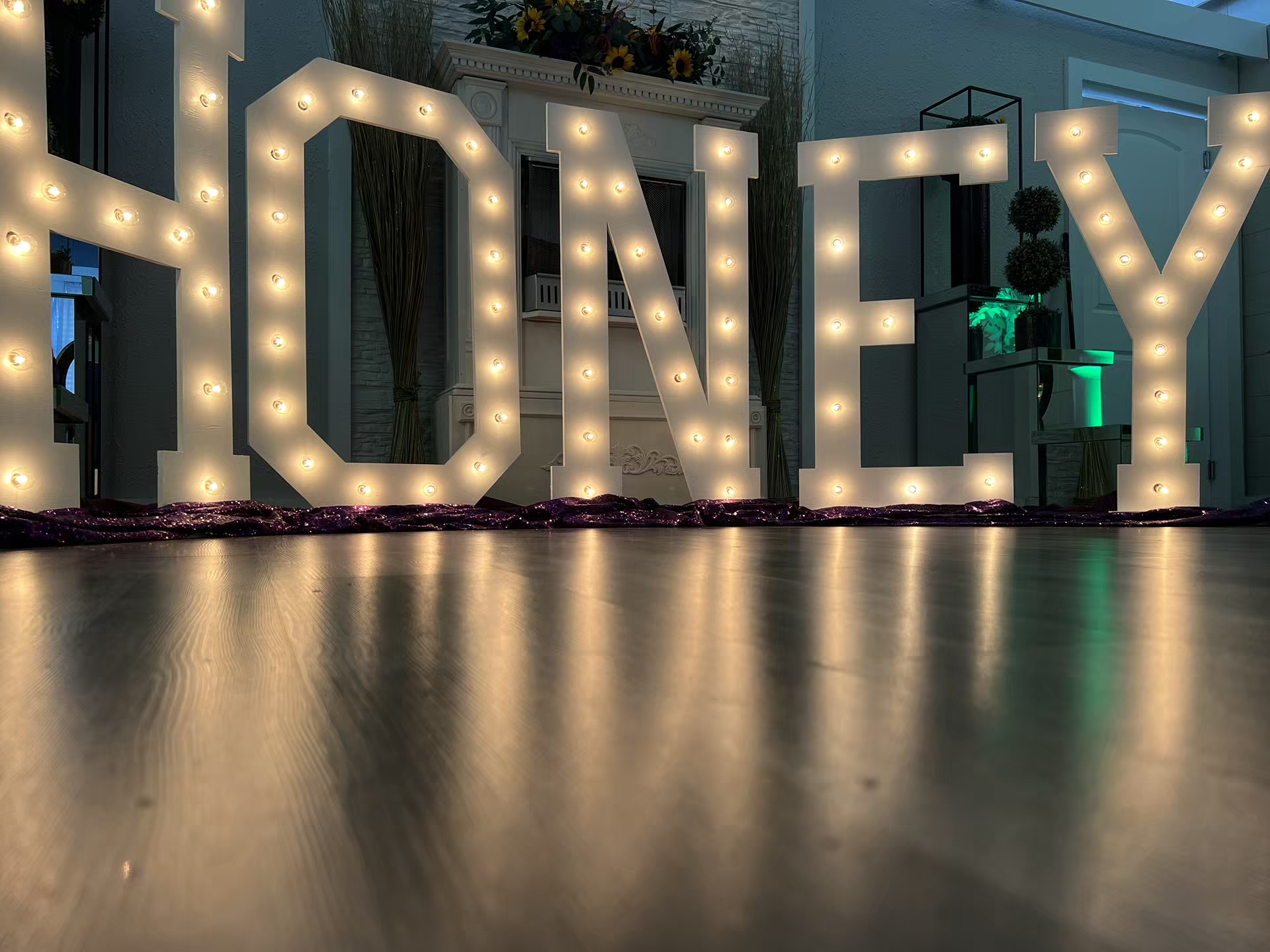 Lighted Letters HONEY.png