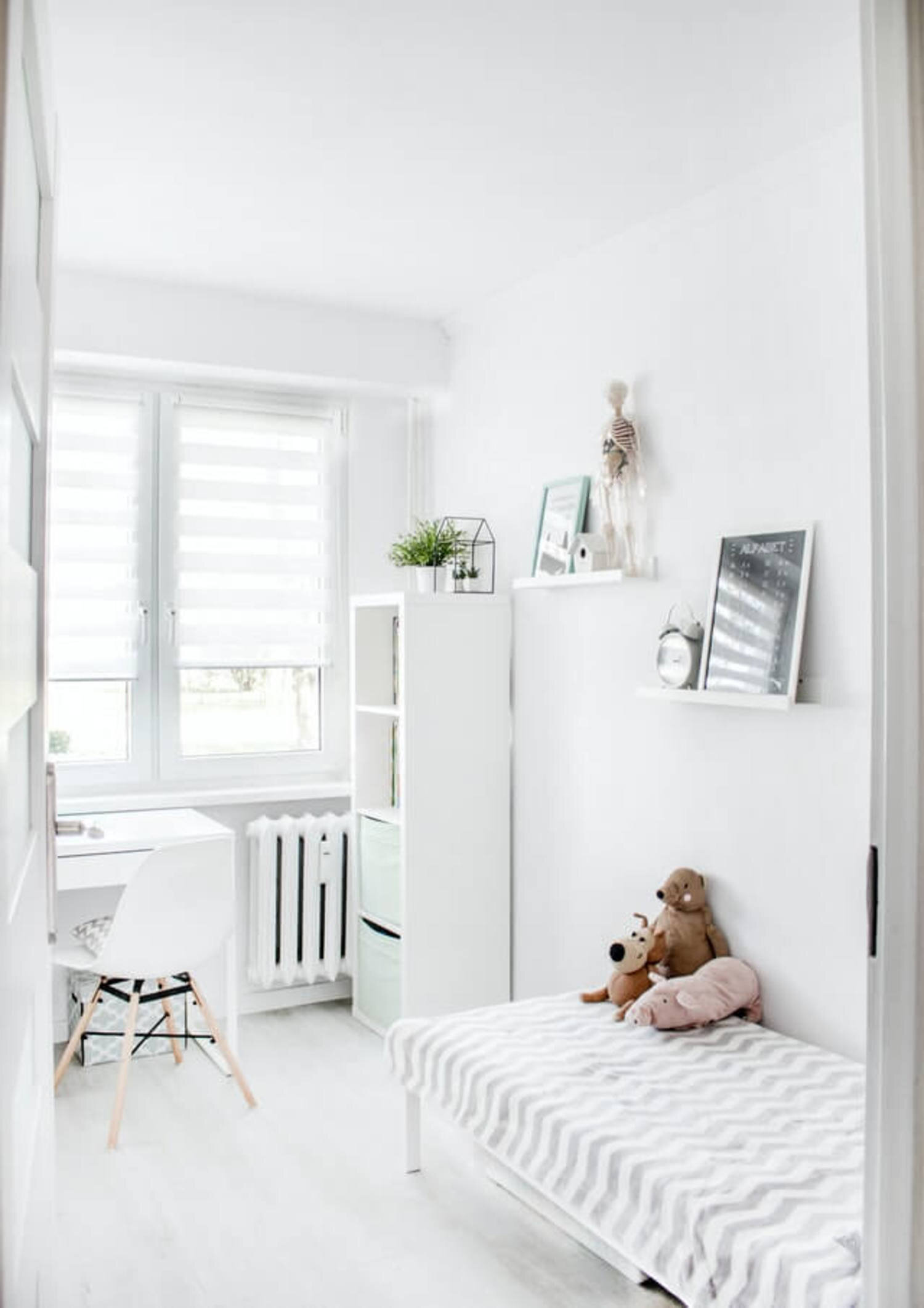 What is the best window dressing for a childs room_blog choosing window treatments _wowedesign.com.jpg