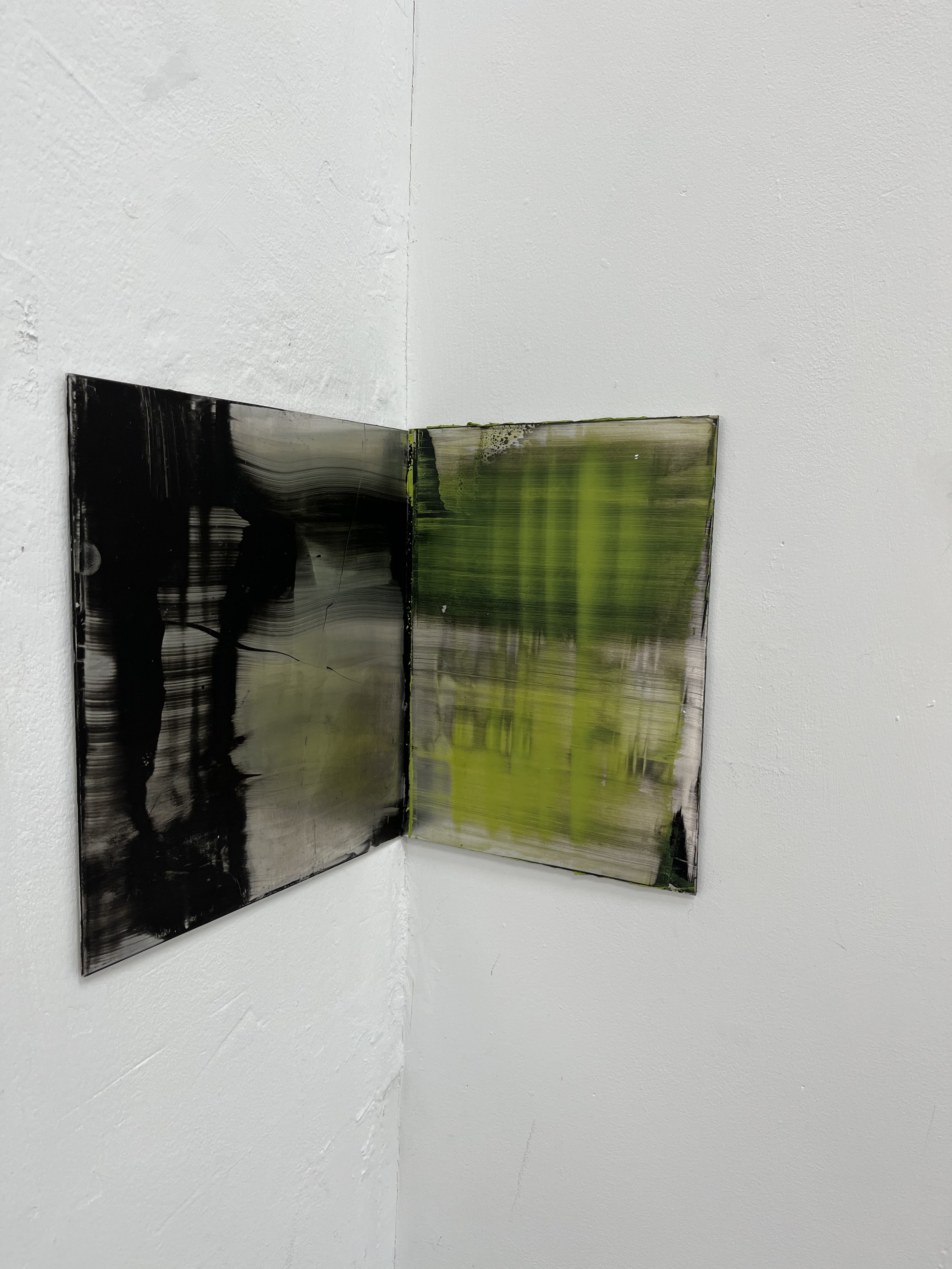 unquiet, oil and cold wax on aluminium
(440x255mm)