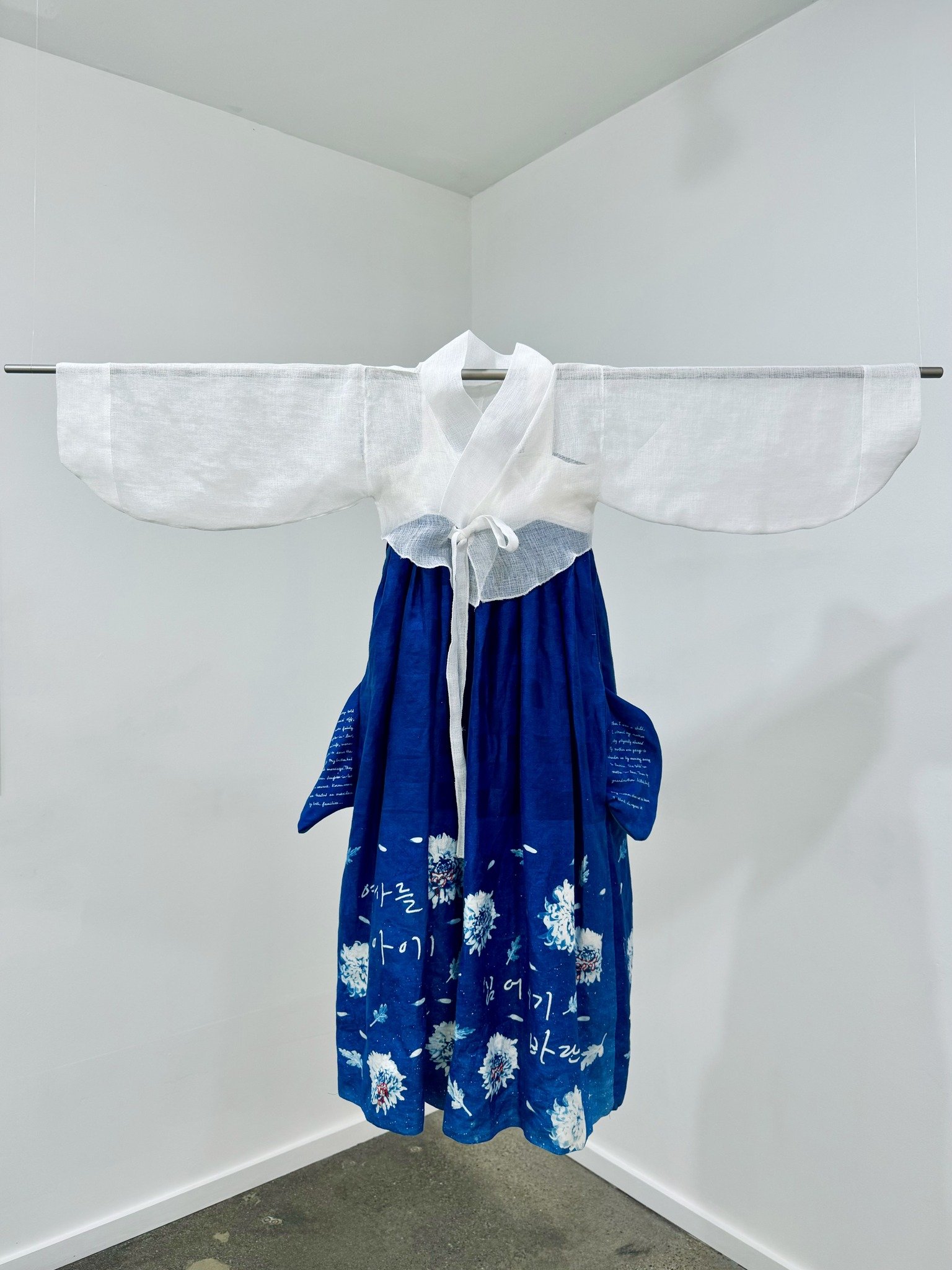 Curator's View! 🗣

&quot;Lee Bassuet gives new life to previously used fabrics, recognizing the personal and collective memories clothing holds. This hanbok, a traditional Korean dress, tells the generational stories of women in the artist&rsquo;s f