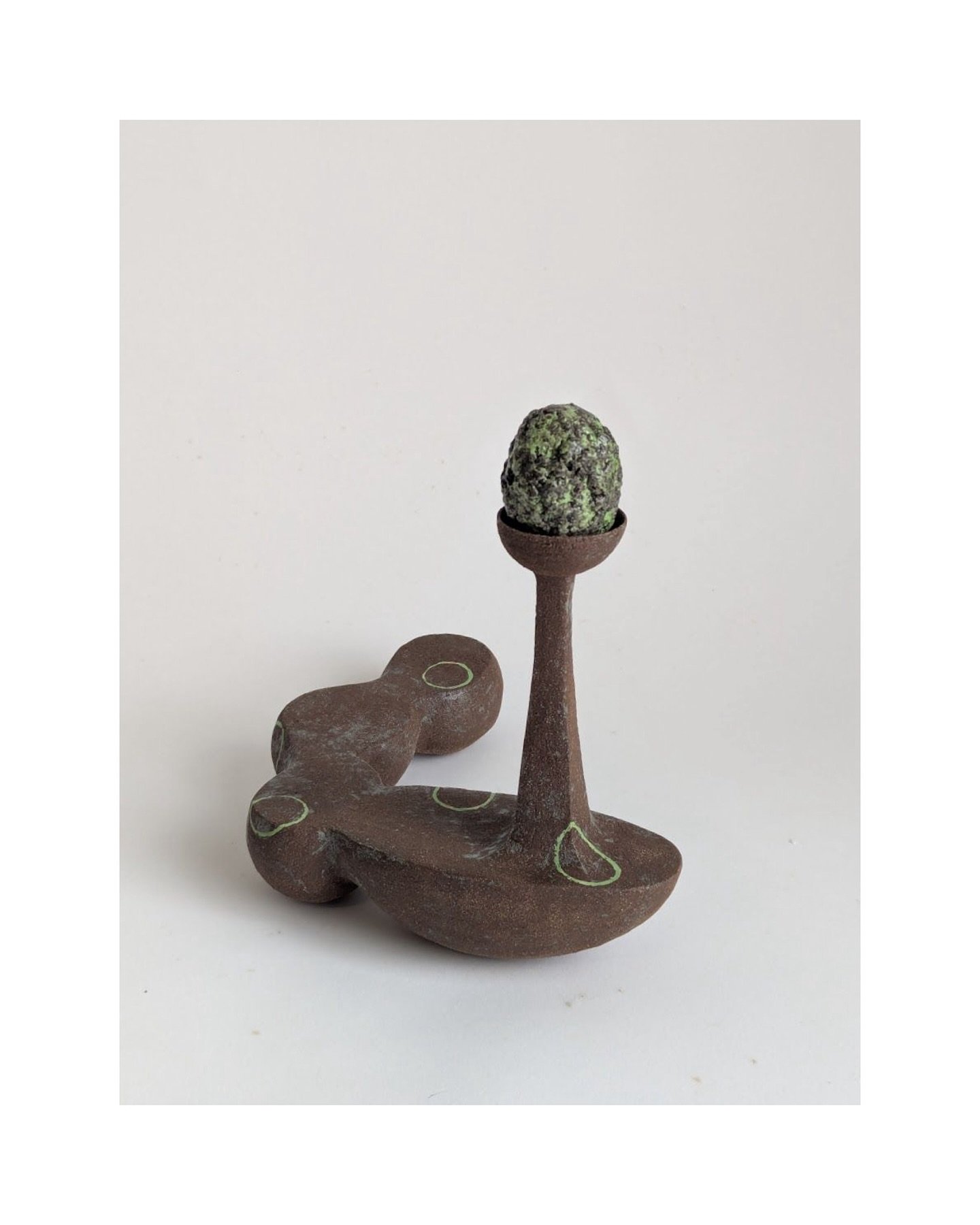 Those Beginning Notes, opening tomorrow night in Camberwell, Thursday 29th May, 6 - 9 pm, please RSVP to robyn@warbling.co.uk if you would like to join us &mdash; all are welcome 𓆇

Artwork: @lotti_v_closs Proffer, 2025, Mixed glazed stoneware, inla
