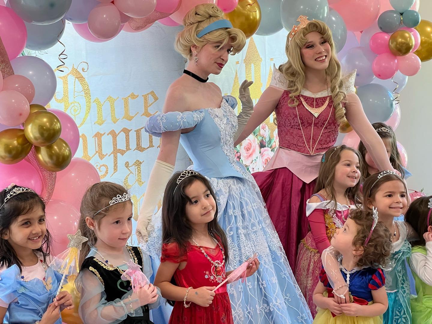 Make it pink! Make it blue! Still dreaming about this beautiful party! 🩷💙
.
.
#princessparty #princesspartyideas #partyprincess #princesscosplay #cinderella #aurora