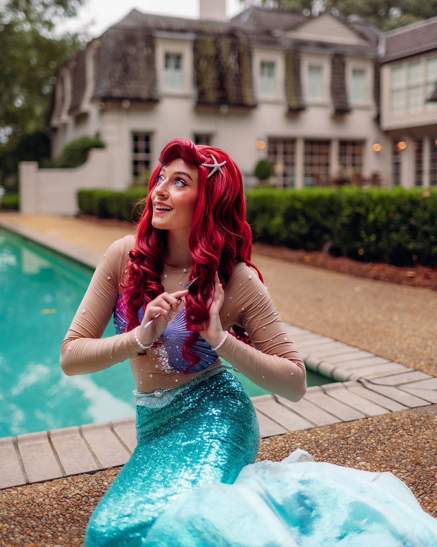 ✨ With her trusty dinglehopper and iconic red hair, our favorite mermaid can&rsquo;t wait to dive into your next fairytale 🧜🏼&zwj;♀️. 
&bull;
Book an authentic character experience with our professional performers to transform your event into a stu