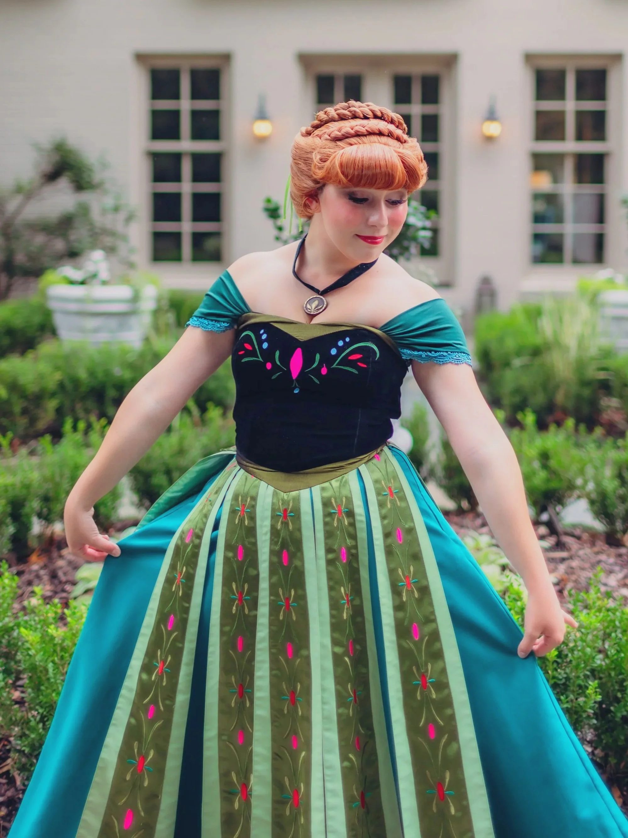 Anna from frozen birthday party princess character