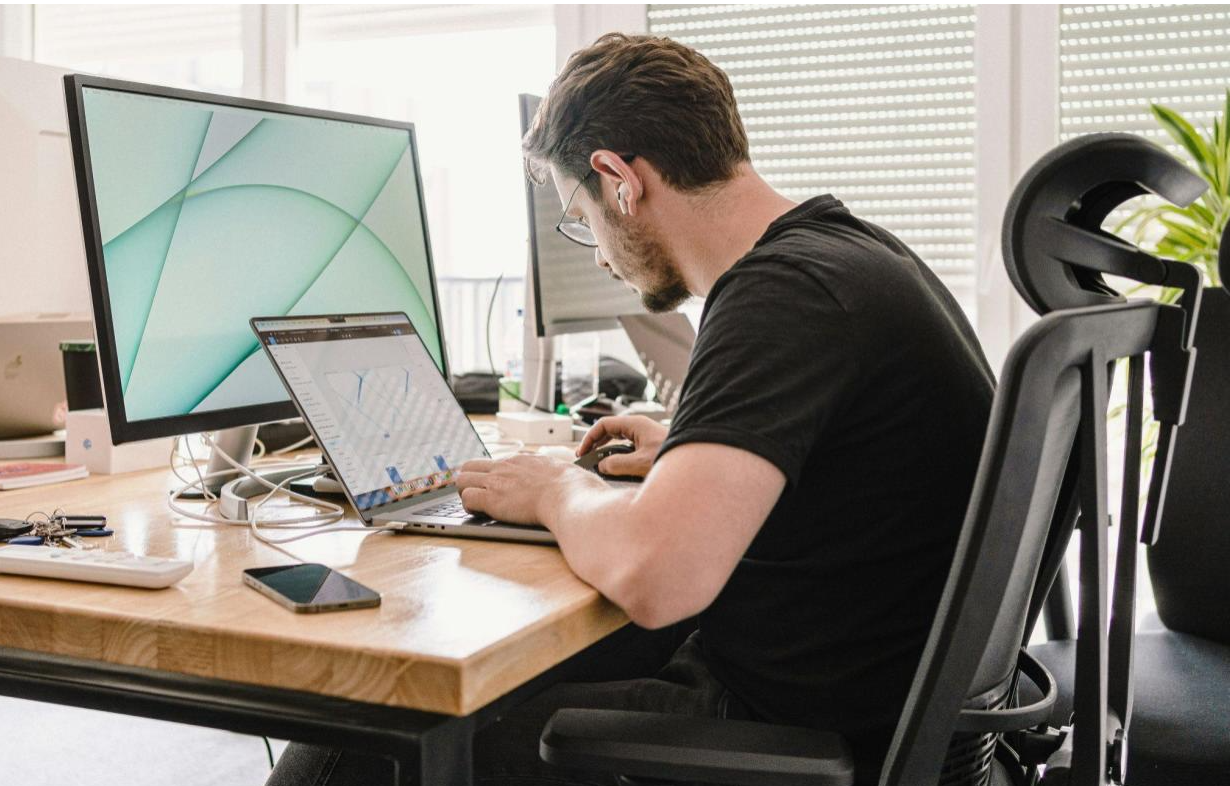 SOPHISTICATED CLOUD Global Lead Best Squarespace Web Designer expert in Basingstoke, Winchester, London, Hampshire, UK, Arizona, AZ. Bespoke websites for celebrities, sport personalities, elite and influencers, elite designer successfull