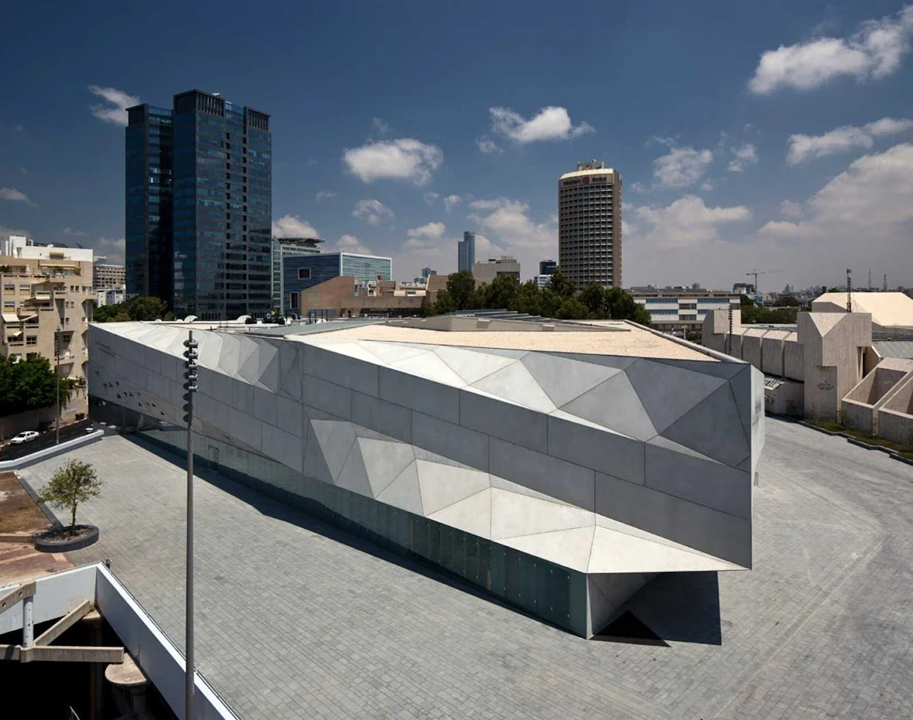 Tel Aviv Museum of Art by Preston Scott Cohen02.jpg