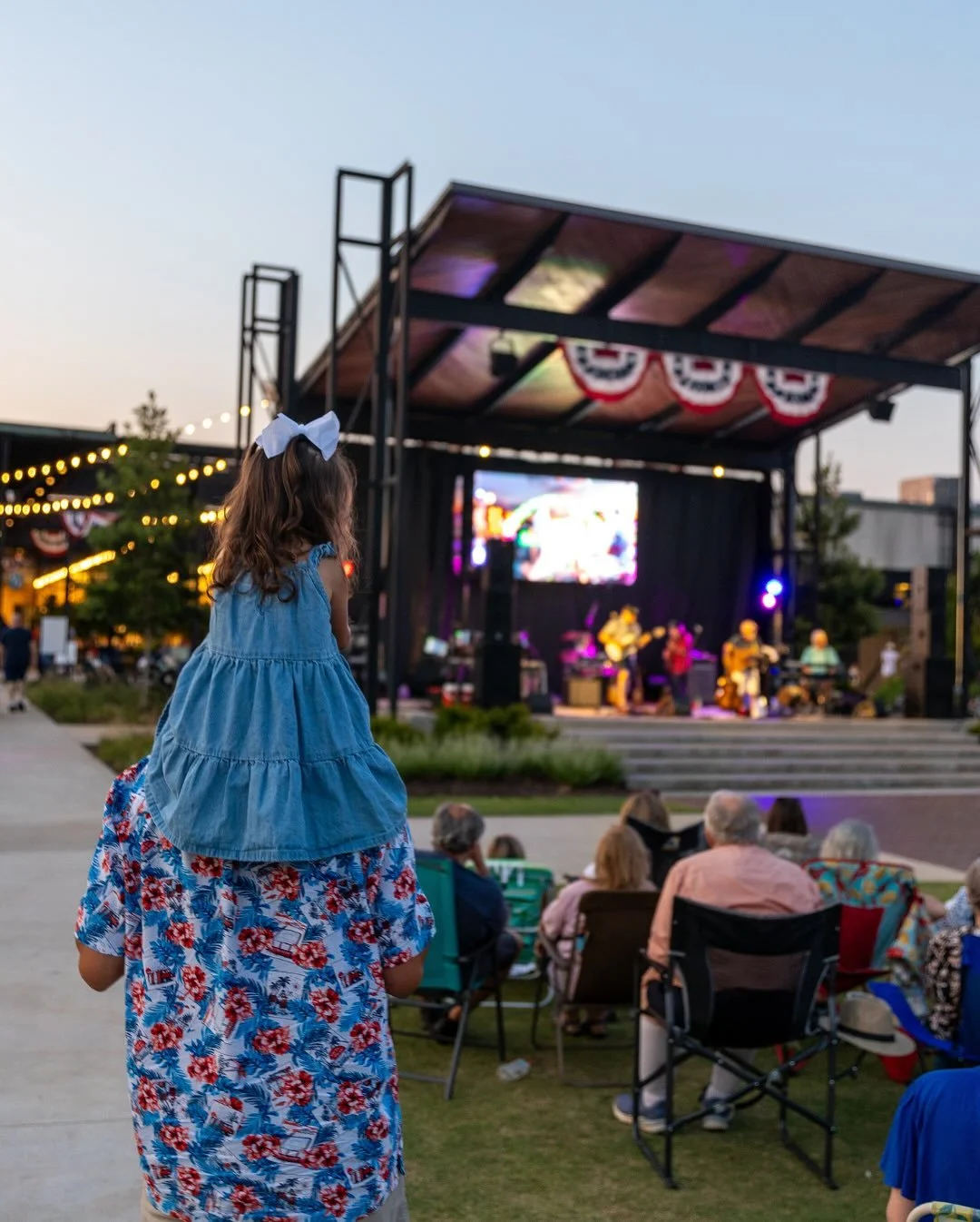 Hang with us this weekend at Wire Park! 

Join us for some live music with @southmainbrewing tonight from 6-9pm.

Checkout the @theoconeefarmersmarket on Saturday from 9am-1pm.
We&rsquo;re so excited to have @spencerbargfredemusic_ with us on the Pav