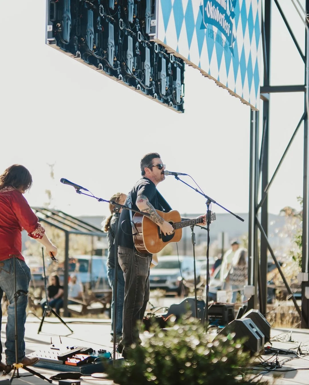 No Dawgs this weekend? No problem! 

FRIDAY:
Join us tomorrow night for live music on The Pavilion Stage with @aroundthefernband from 6pm-9pm. 

SATURDAY:
Come and support a great cause with @watkinsvillefbbc and their annual Crumbley 5K Run at 9am. 