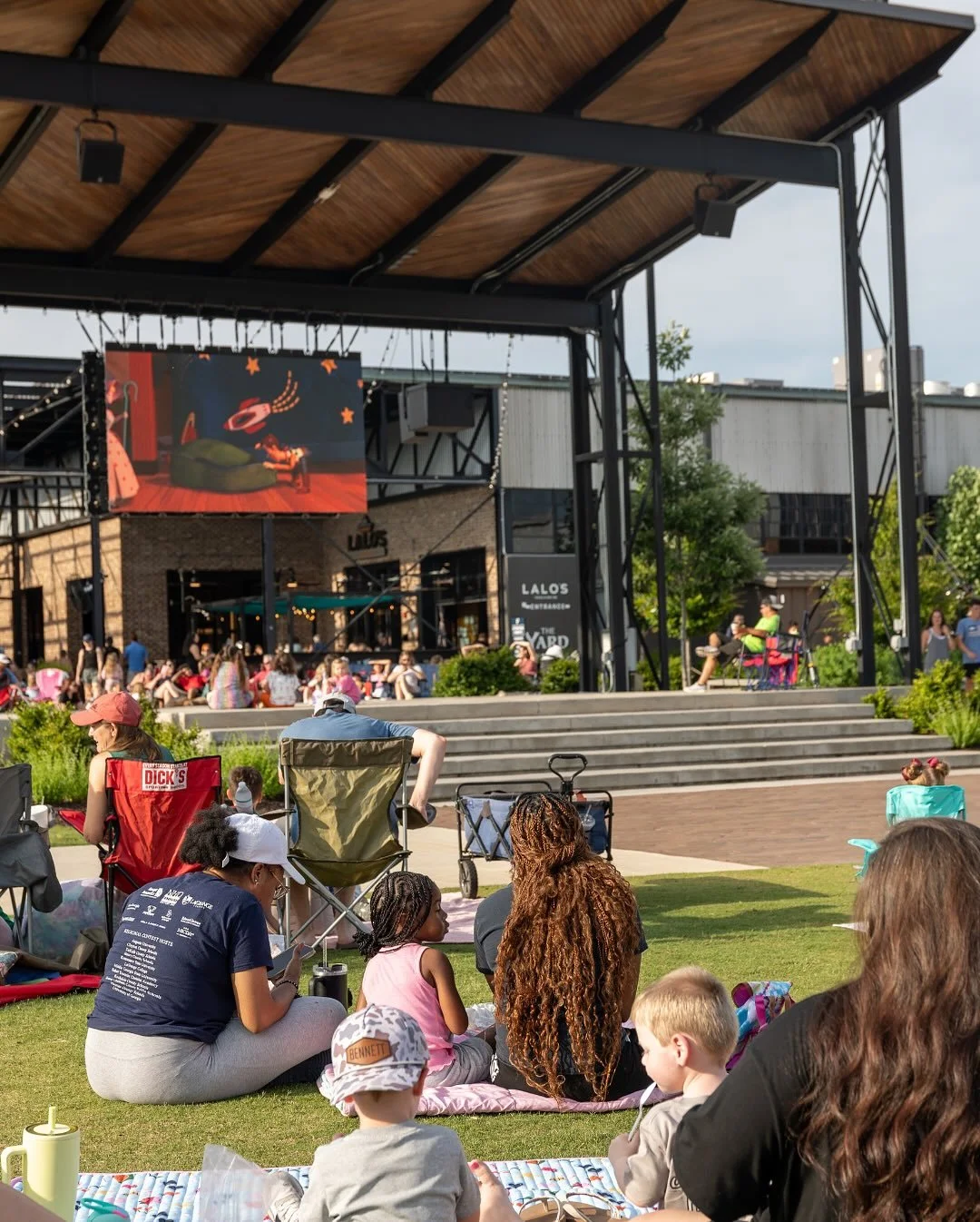 Kick off the first weekend of fall at Wire Park! 

TODAY:
Join us for Movie in the Park featuring The Parent Trap. This Movie in the Park is brought to you by @oconee_eye. 

Stop by @southmainbrewing for live music from 6pm-9pm! 

SATURDAY:
As always