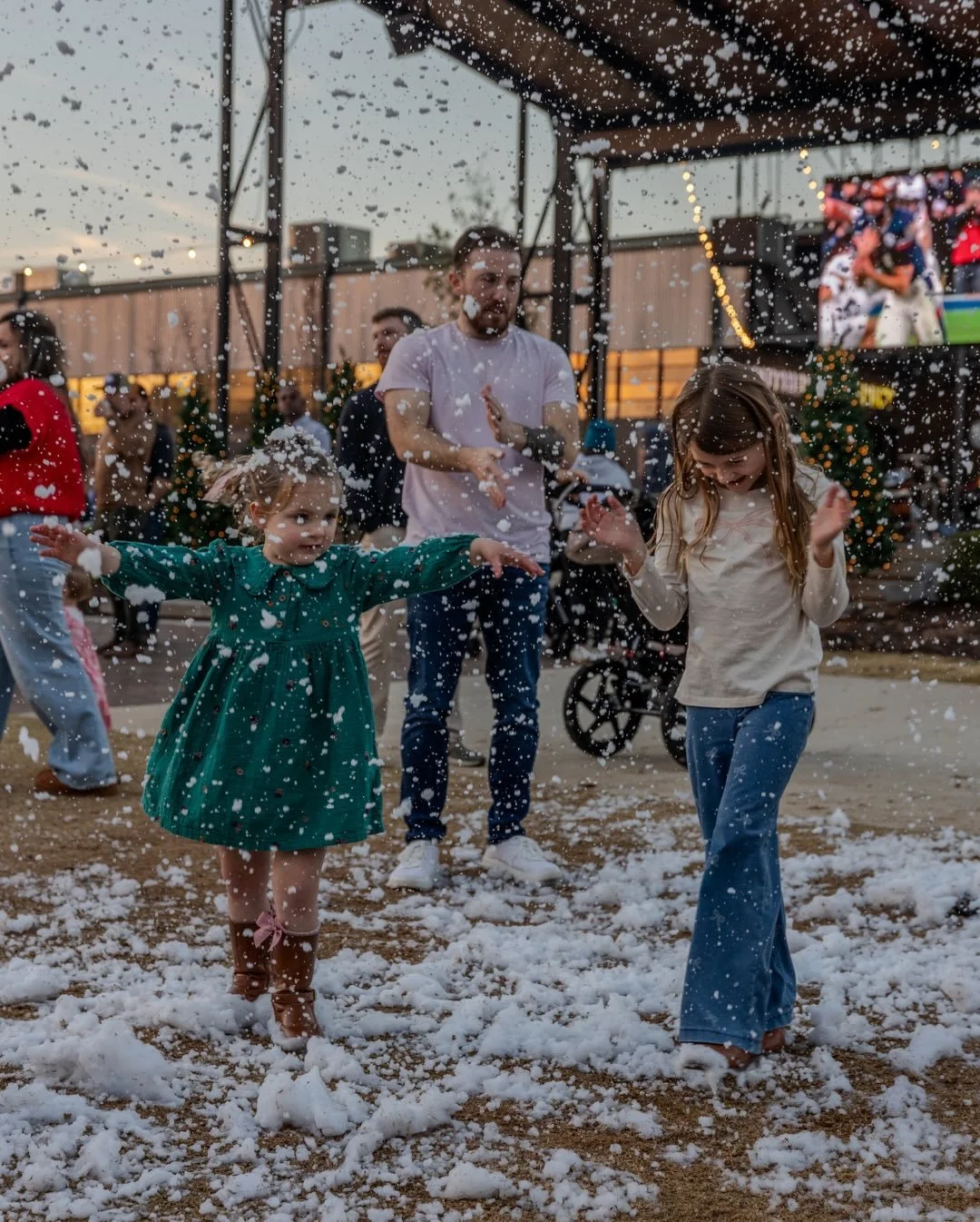 And we are BACK with Christmas at Wire Park Night #2 on Saturday! Check out everything we have going on! 

3:45pm | Santa visit reservations will be available to make in-person at Wire Park on December 20th starting at 3:45pm. You can only make a res