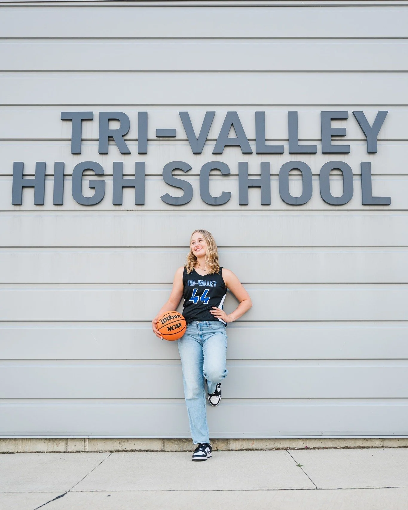 Senior Sunday spotlight: Addy Friehaut 🖤

Addy&rsquo;s session was all about what lights her up &mdash; sports! We highlighted both basketball and softball, shooting at an outdoor basketball court, the TVHS gym, and the TVHS softball field.

Addy is