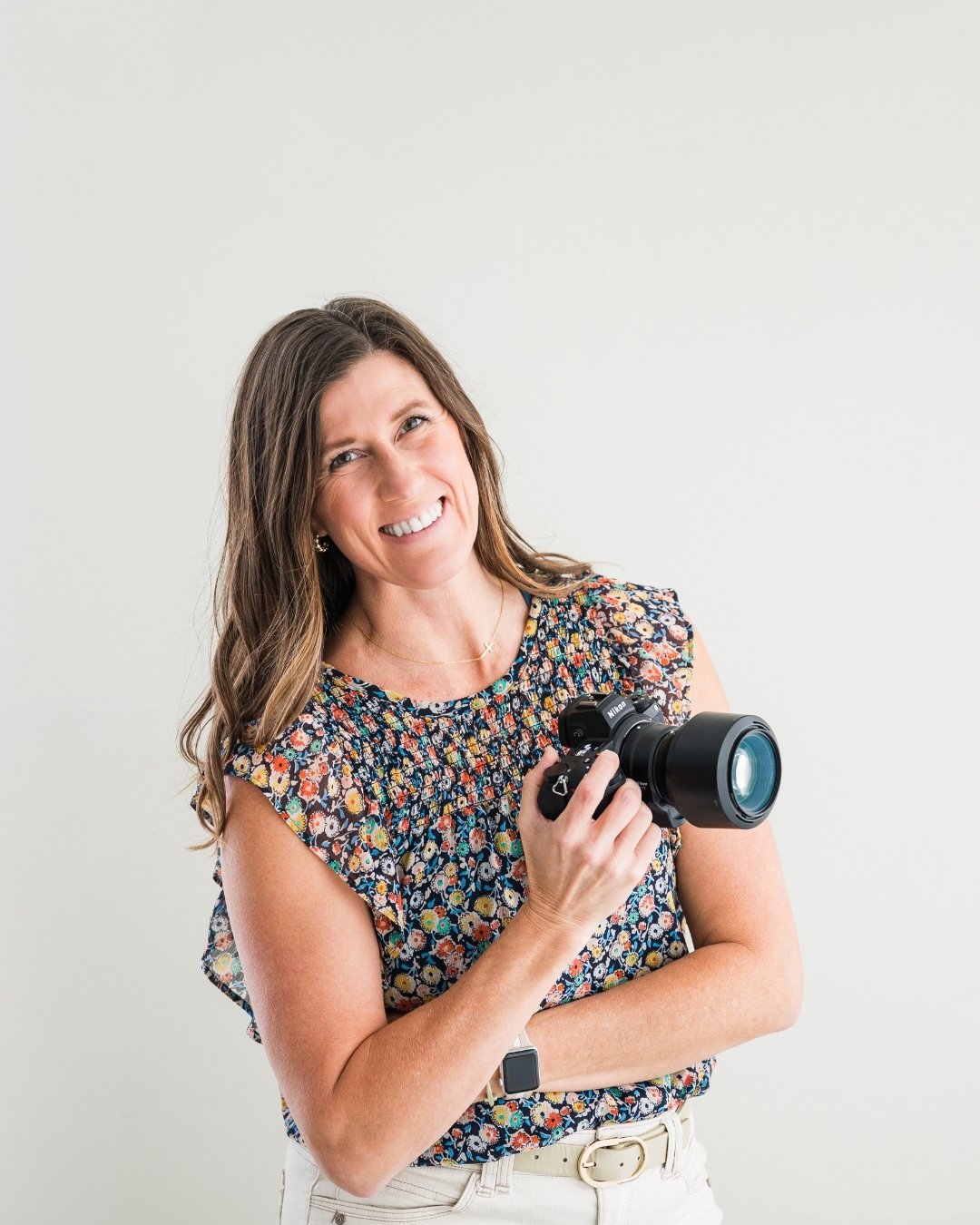 April, you were full in the best way. 😍

From photographing incredible clients&hellip;to time spent behind the scenes planning and creating&hellip;to a week at the Reset Conference in Chattanooga surrounded by 200+ photographers.

Grateful for the o