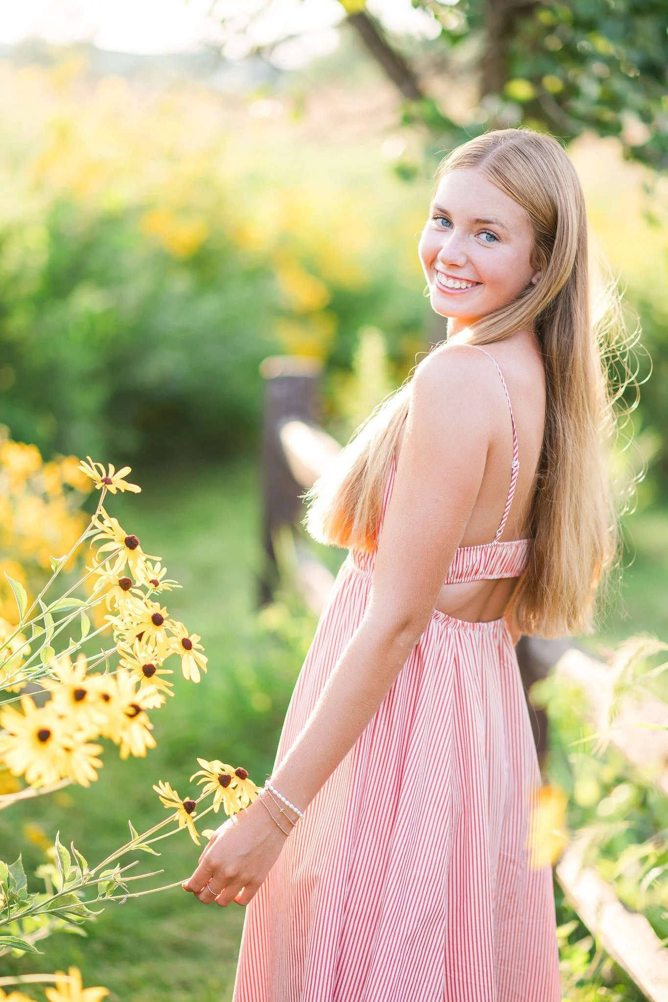 Not all senior sessions are the same - and the right one really does depend on what your senior is looking for.

Here's a quick breakdown:

Senior Mini Session - A focused, intentional session that still includes all the digital files. A great fit fo