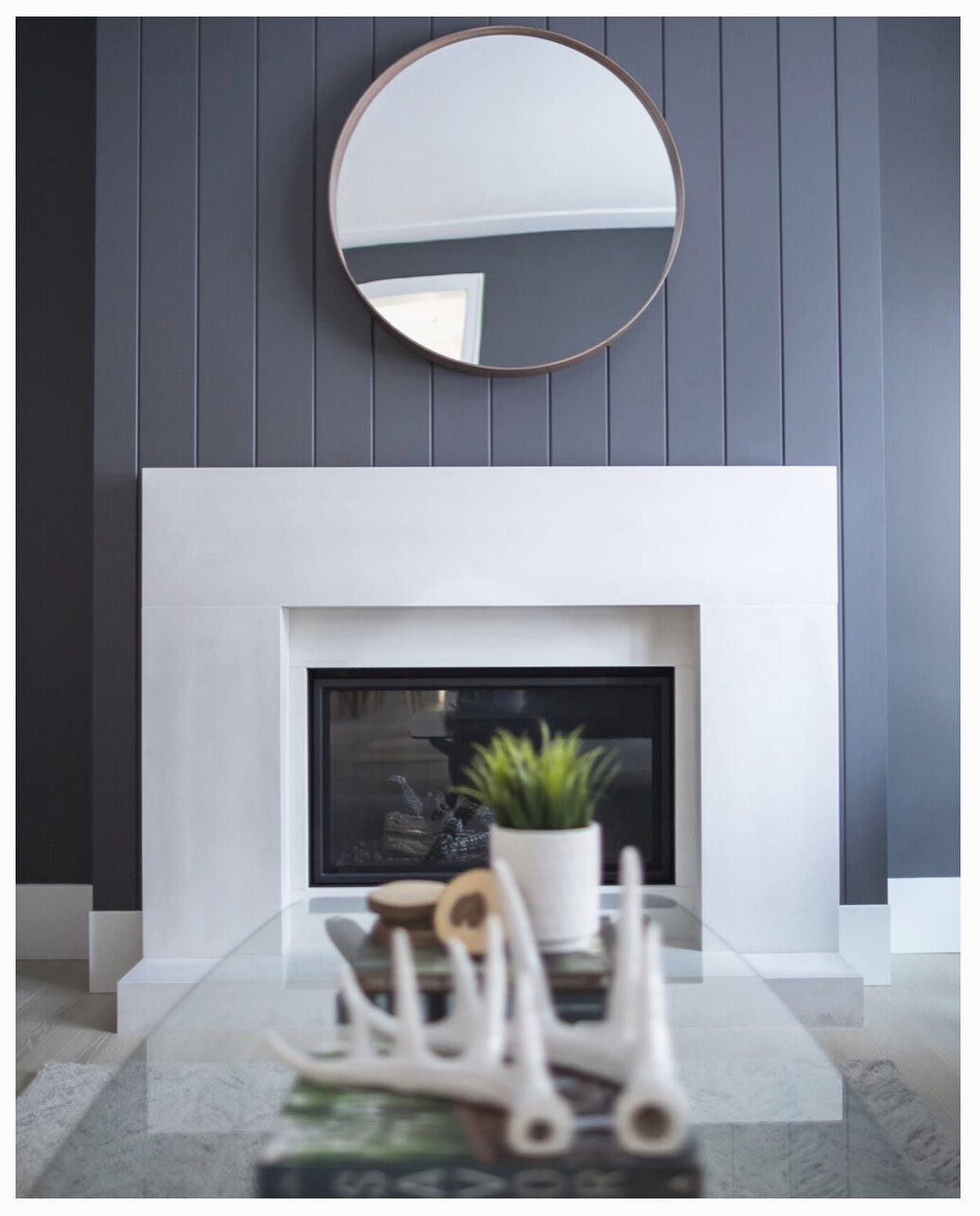 Throwback to one of our favourite sitting rooms 
.
.
.
Photo @whitecloudproductions 
Design @sucasadesign 
Builder @ridgewesthomesltd 
.
.
.
#custom #customhomes #customhomebuilders #interior #design #paint #livingroom #fireplace #luxury #luxuryhomes