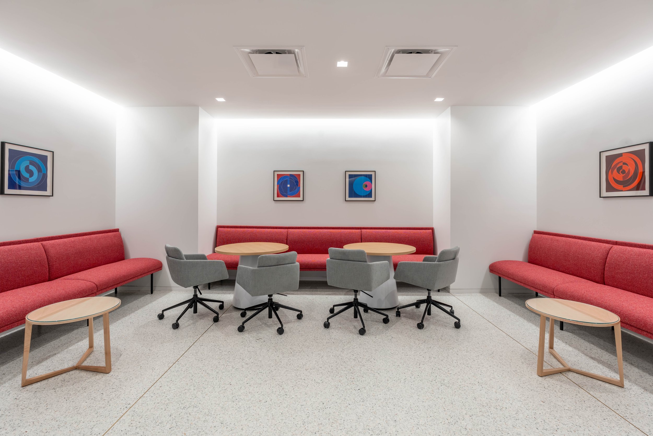Lounge1.jpg