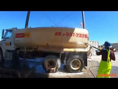 ORANGE SOL Cleaning mag from truck Timelapse