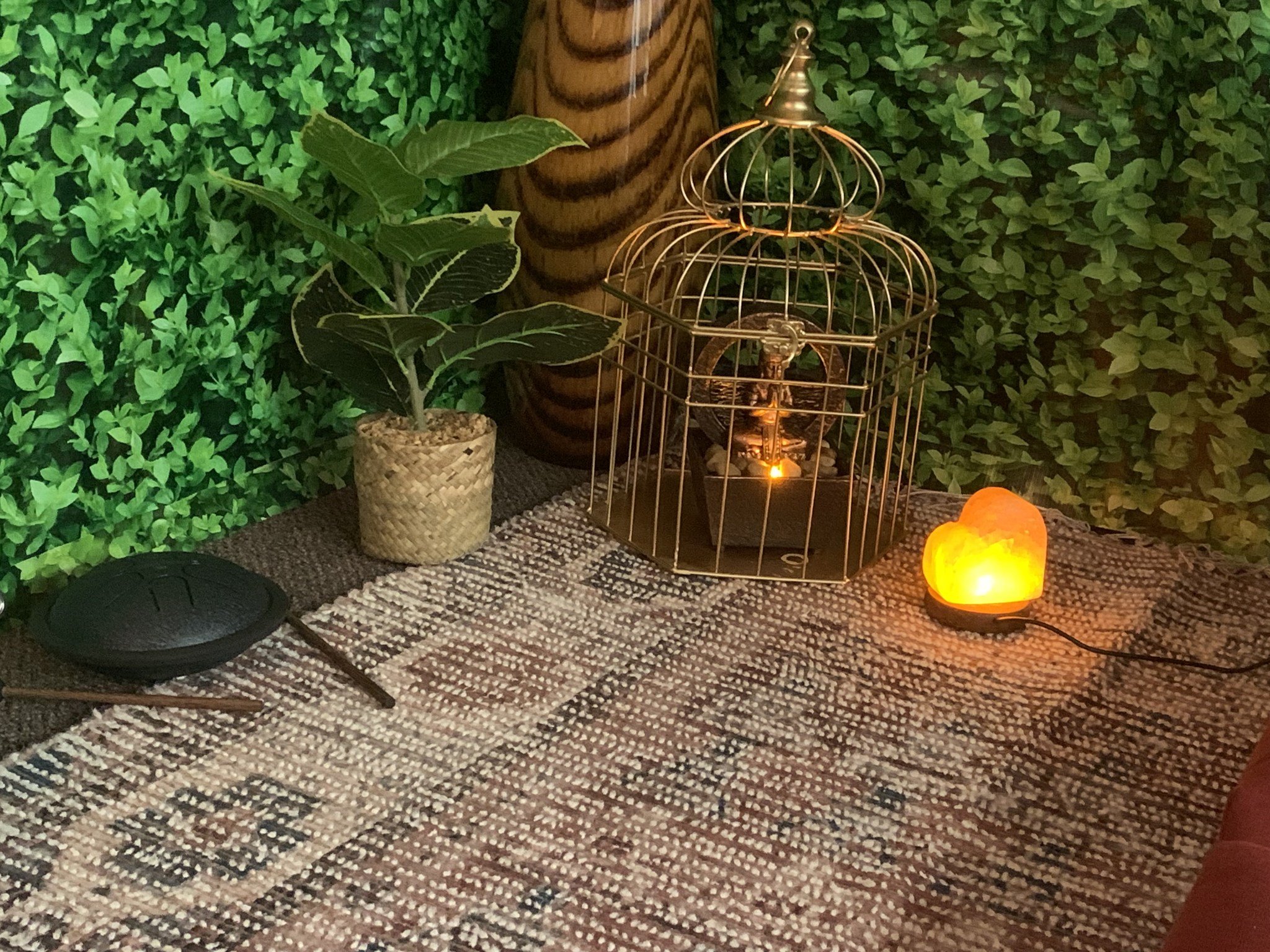 Don't miss your chance to experience the Pop-Up Zen Room!! Thanks to @chynadollt for assisting me and @luxury_sai for helping with the finishing touches🤎💪🏾 Book your time in the #zenroom🧘🏾&zwj;♀️🧘&zwj;♂️🧘🏾&zwj;♂️🧘🏻&zwj;♀️ by clicking the li