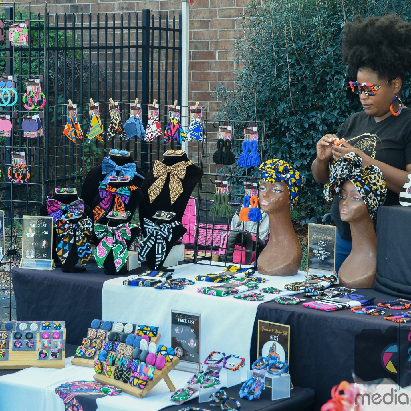 The Black Love Vendor Market is pulling up indoors with culture, creativity, and pure Black excellence!! ⭐ 

Shop incredible Black-owned brands, connect with local entrepreneurs, and grab something good to eat while you&rsquo;re at it. 😋 

We design