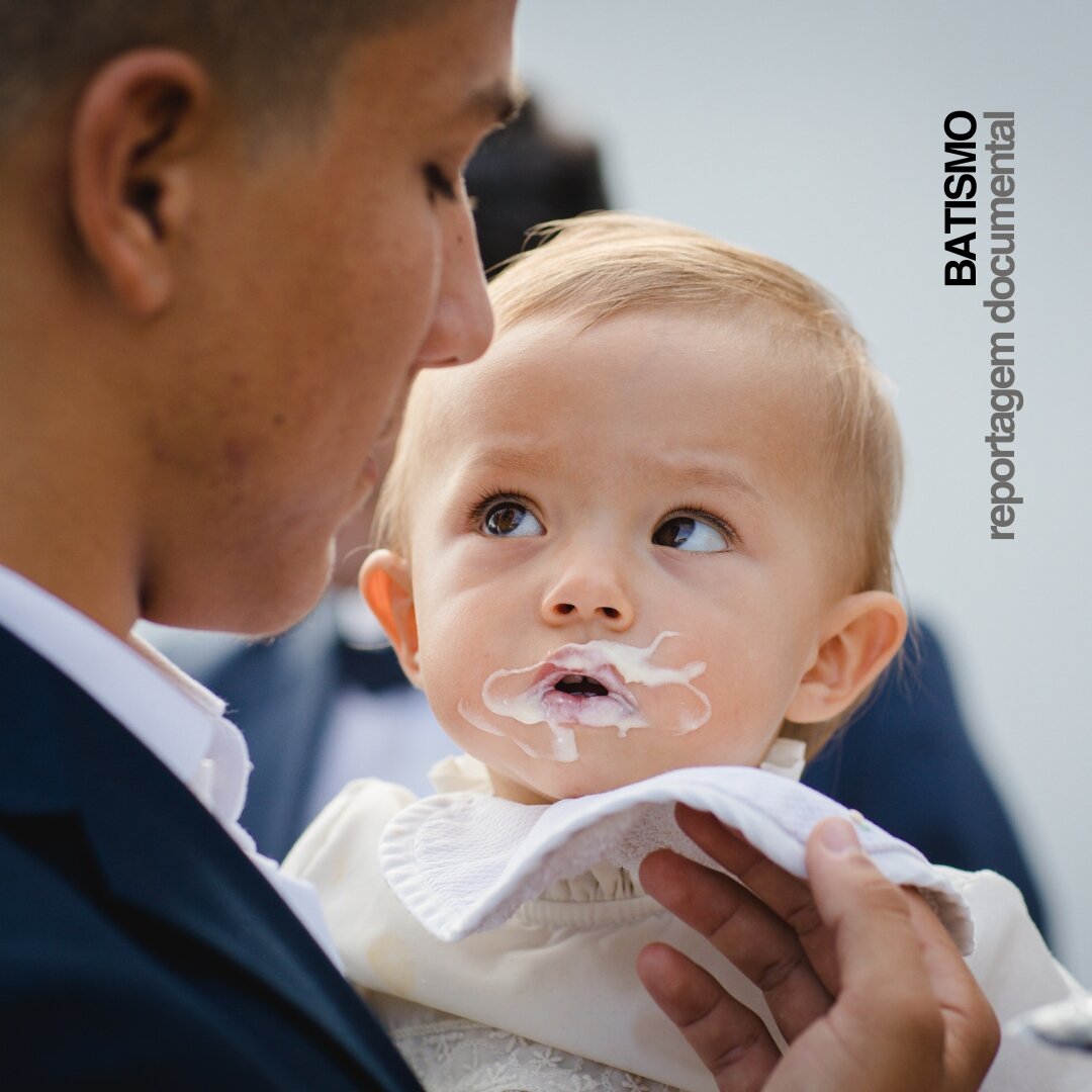 ENG
Christenings season is open!
Documentary photography of christenings is like a delicate dance.
The focus goes beyond the formal ceremony, it's on warm encounters: tight hugs, radiant smiles and pampering between family and friends.
The spontaneit