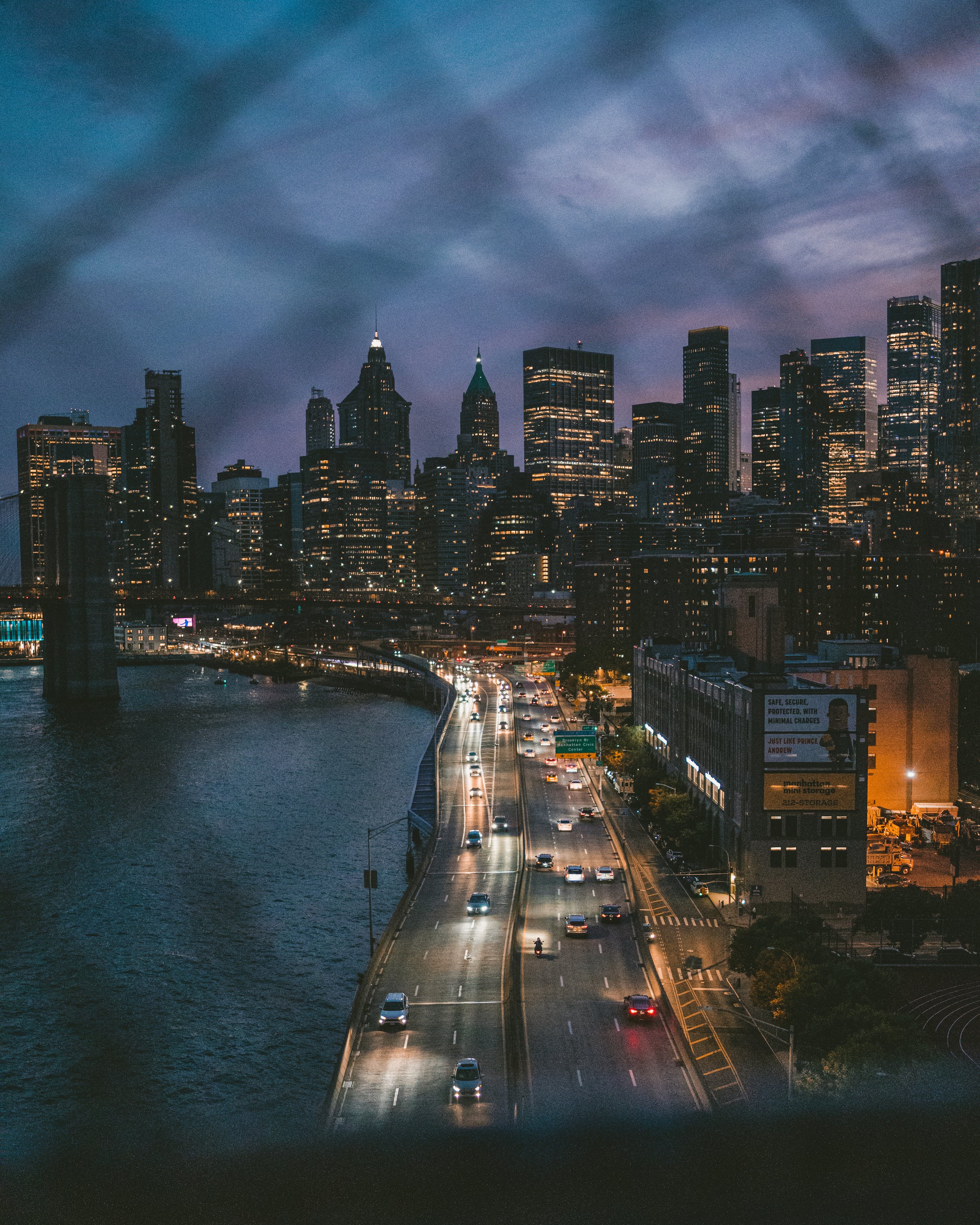 new_york_hole_in_the_fence_night-2-kopi.jpg