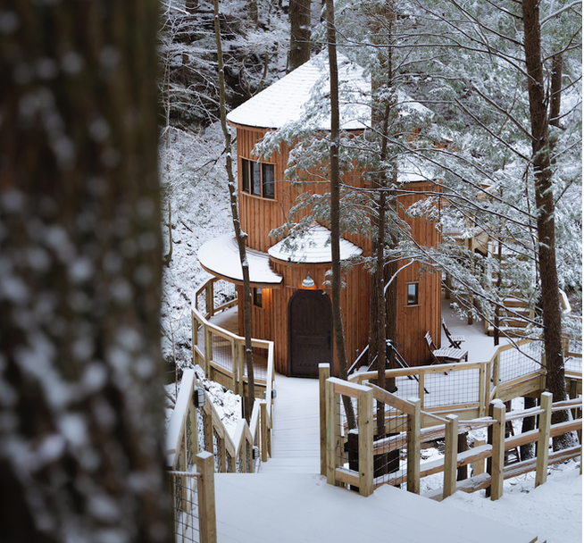 5 Treehouse Cabins near Hocking Hills State Park