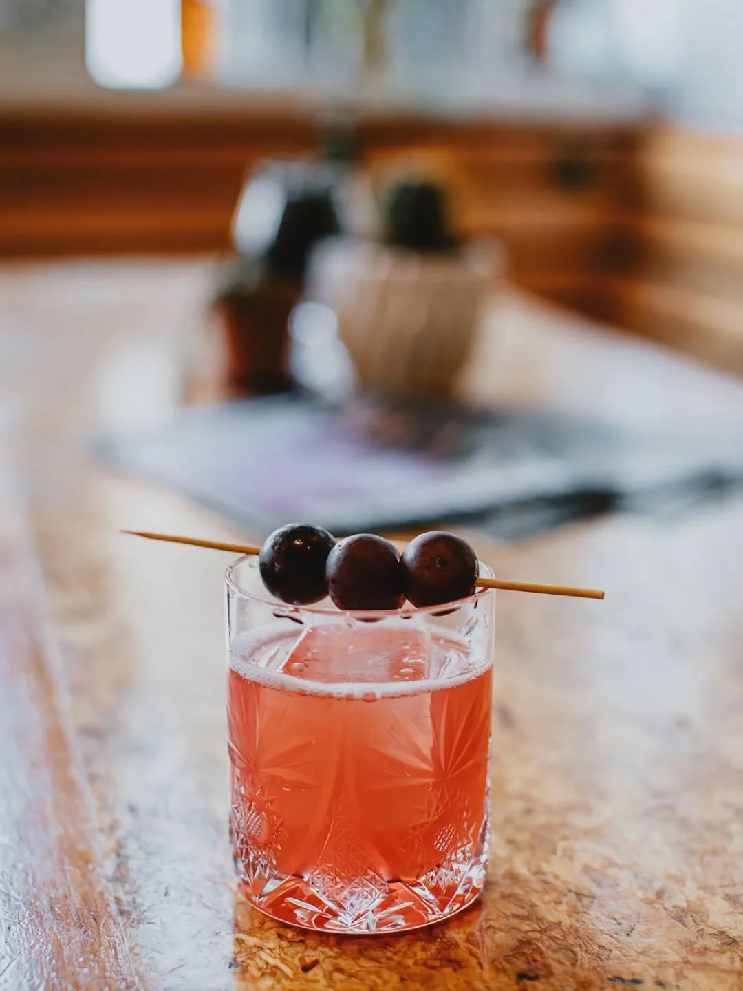 The Enzoni is back as your feature cocktail for the Long Weekend. Don't miss out, it slaps 🍇.

LONG WEEKEND HOURS ⤵️:

Friday 12-11pm
Saturday 12-11pm
Sunday 12-6pm
Closed Monday (as usual)

[📷: @natalieskyphotography]

#ginlanedistilling #longweek