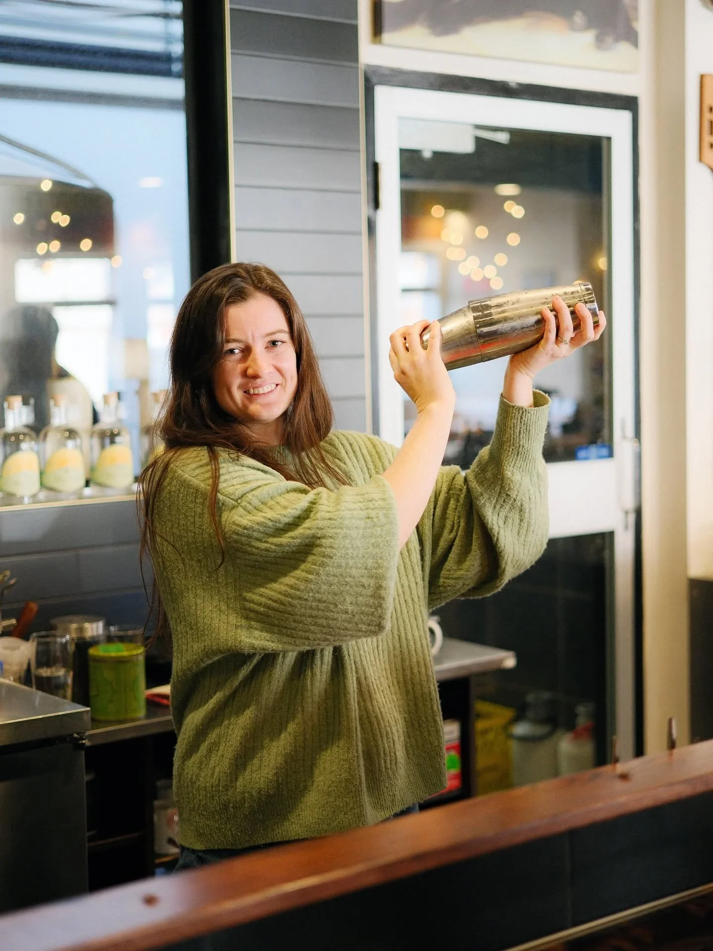 Shaking and stirring our Saturday away!
Come see us and we'll make you a little drink 😉. Did we mention there's a BRAND NEW cocktail menu for you to discover?! It's pretty dope, just sayin'.
Open for all your gin, beer and cocktail needs | 12-11pm