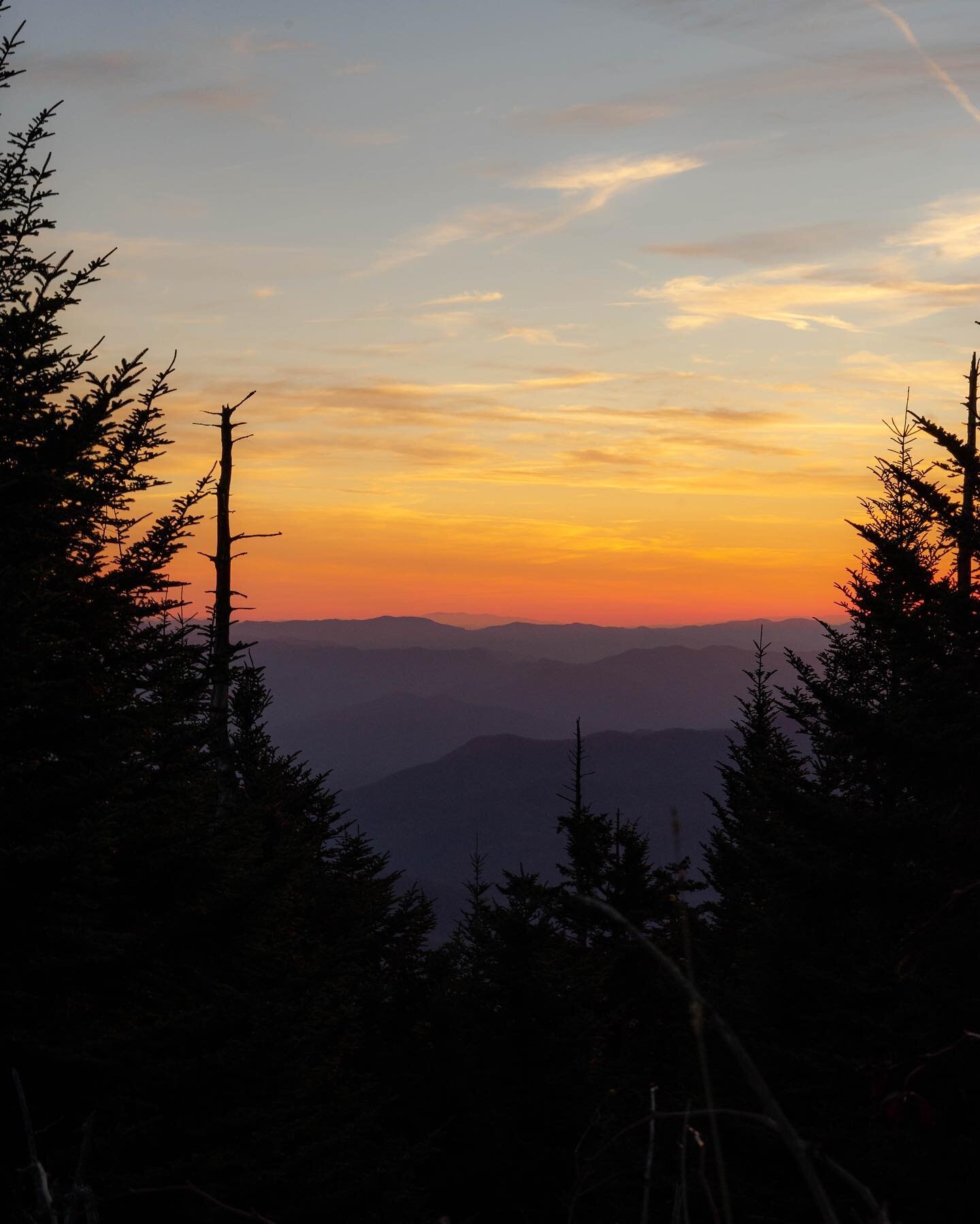 such a happy little weekend trip to the Smokies 

the layers of the mountains have me🤤

#findyourpark #visualsoflife #stayandwander #ourplanetdaily #lonleyplanet #roamtheplanet #womenwhohike #voyaged #outdoortones #theoutbound #livetheadventure #hel