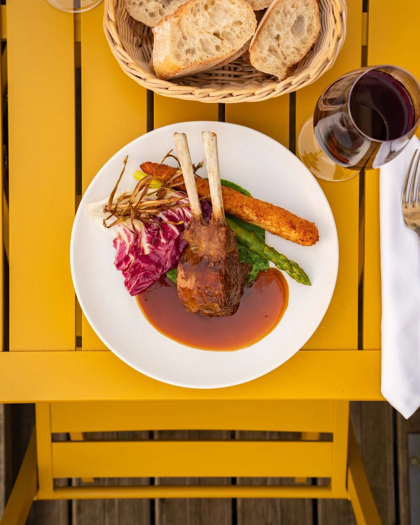 La fra&icirc;cheur est au c&oelig;ur de notre cuisine chez Bistrotters 🌿
D&eacute;couvrez nos plats faits maison, sublim&eacute;s avec des produits de saison.

Freshness is at the heart of our cuisine at Bistrotters 🌿
Discover our homemade dishes, 