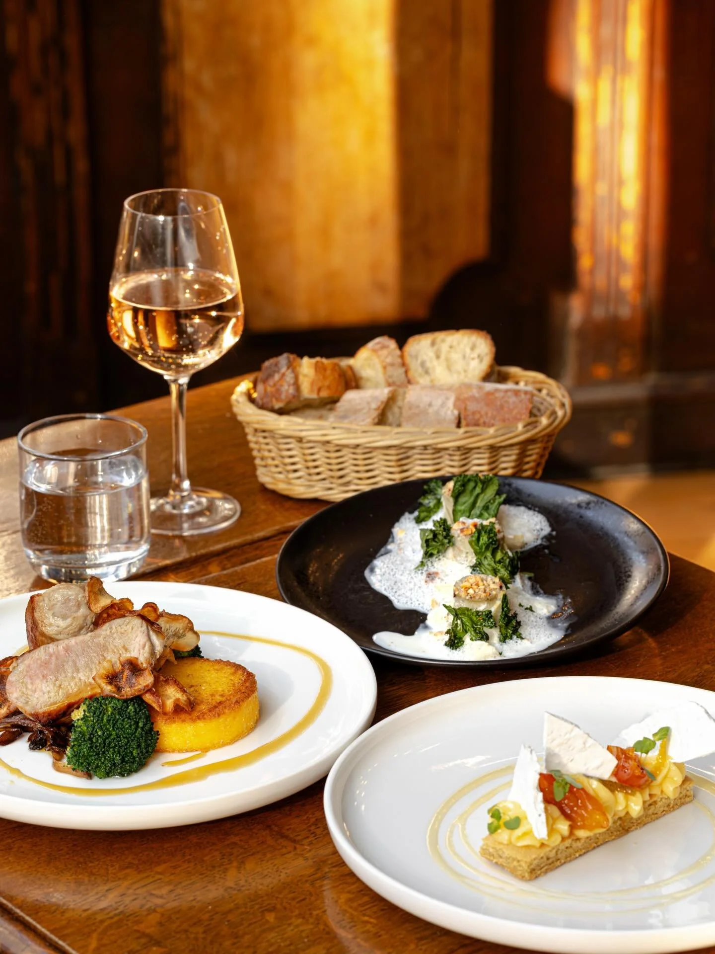 EN Menu Spotlight (Paris 14): Artichoke pannacotta to start, pork tenderloin for the main, lemon cream on shortbread to finish. Short seasonal menu, fresh ingredients, cozy Parisian bistro vibe. Book here: https://www.bistrotters.com/book-bistrotters