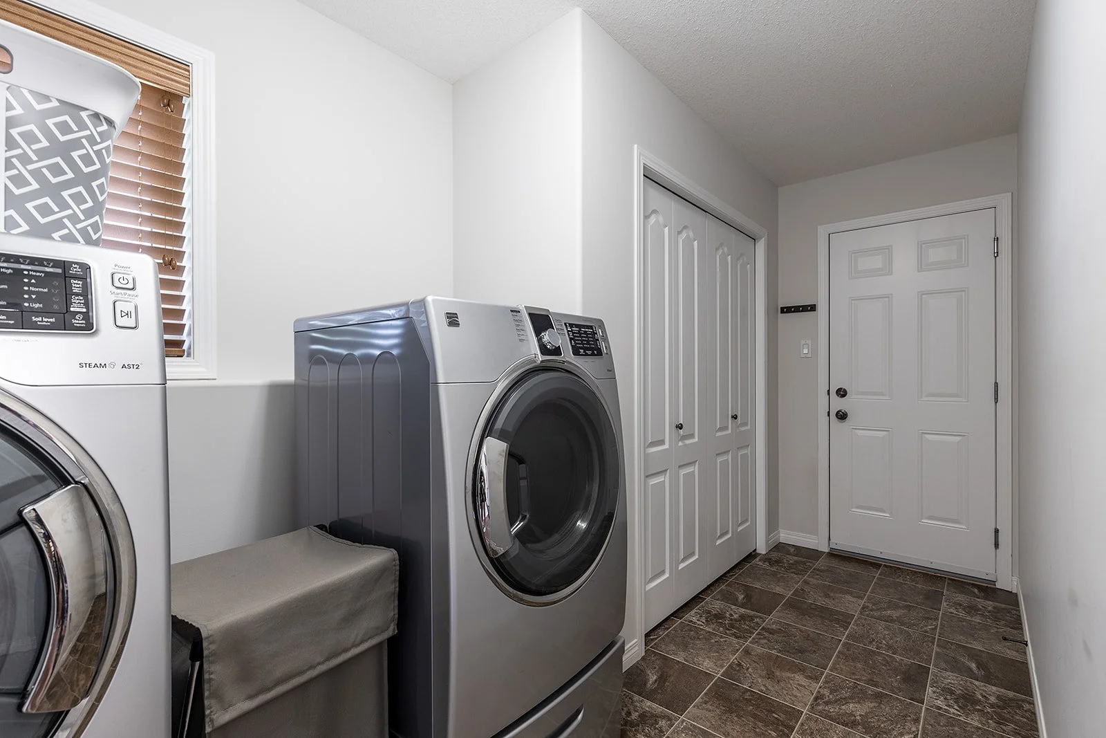 456 Somerside Place SE-19.jpg