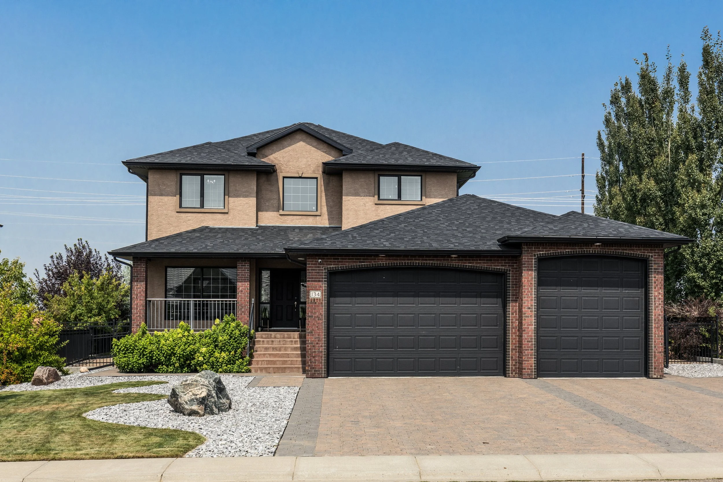134 Desert Blume Cres-1.jpg