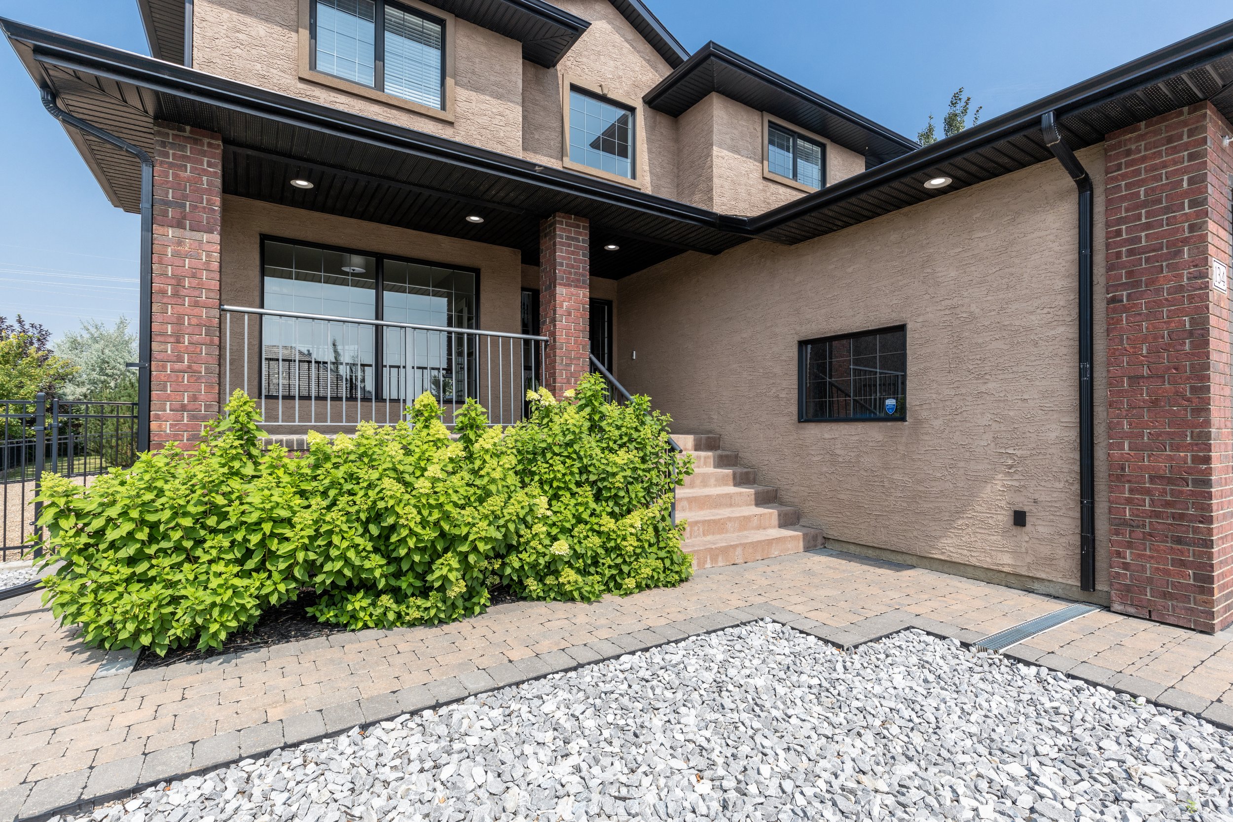 134 Desert Blume Cres-4.jpg