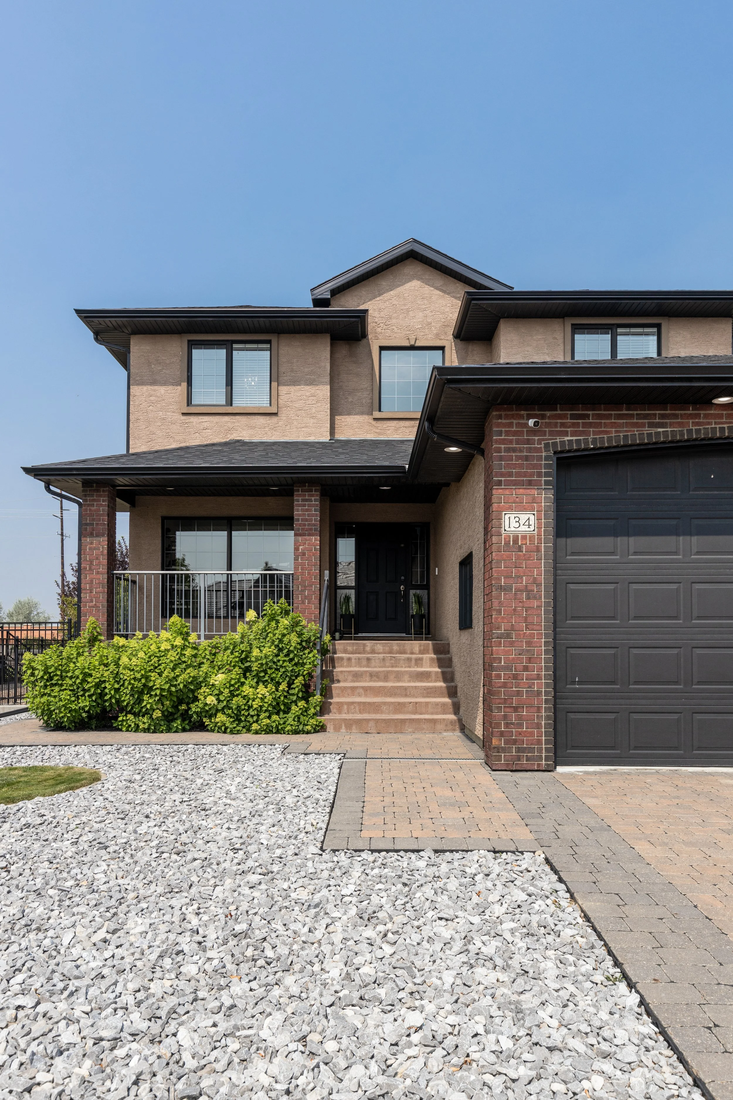 134 Desert Blume Cres-6.jpg