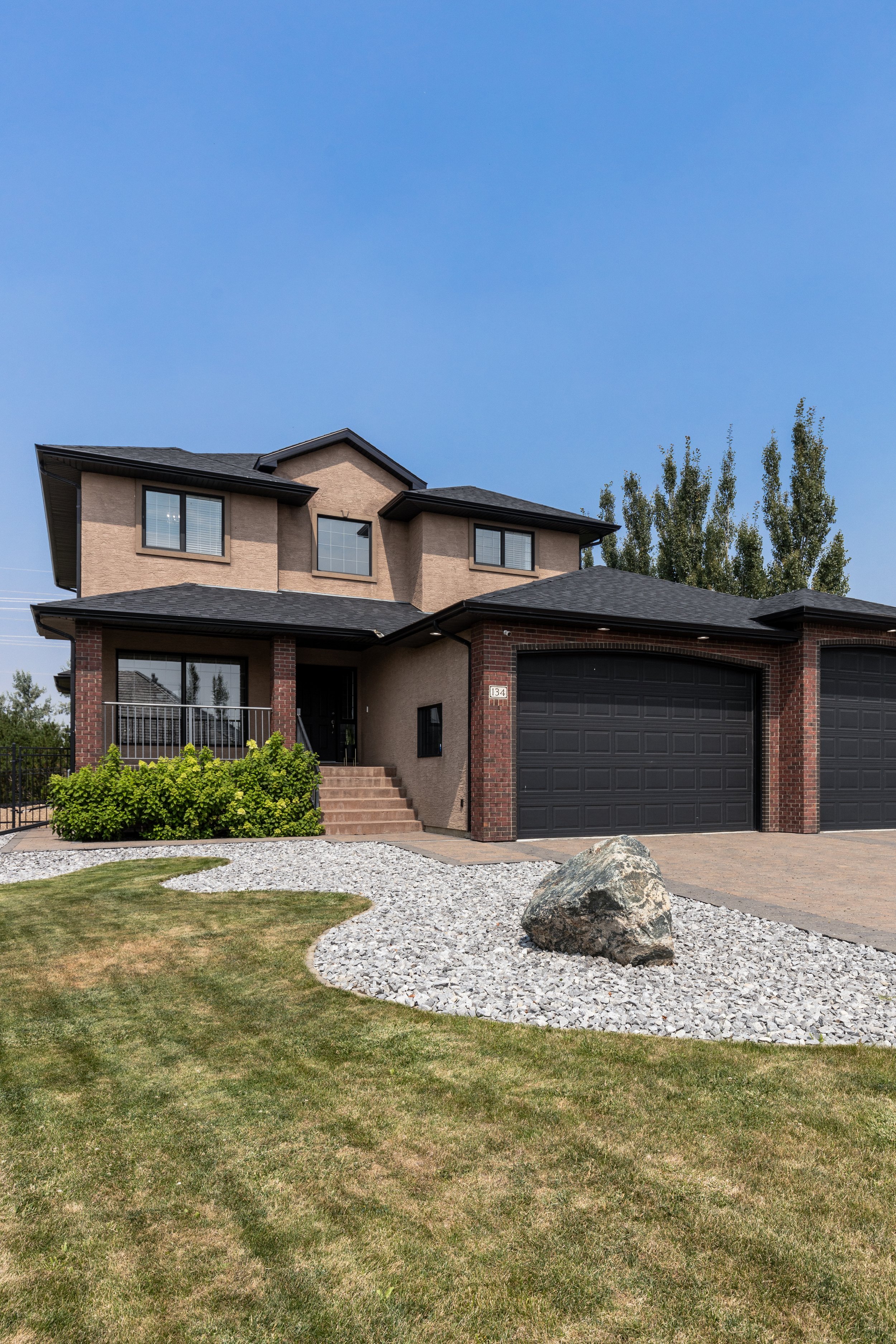 134 Desert Blume Cres-7.jpg