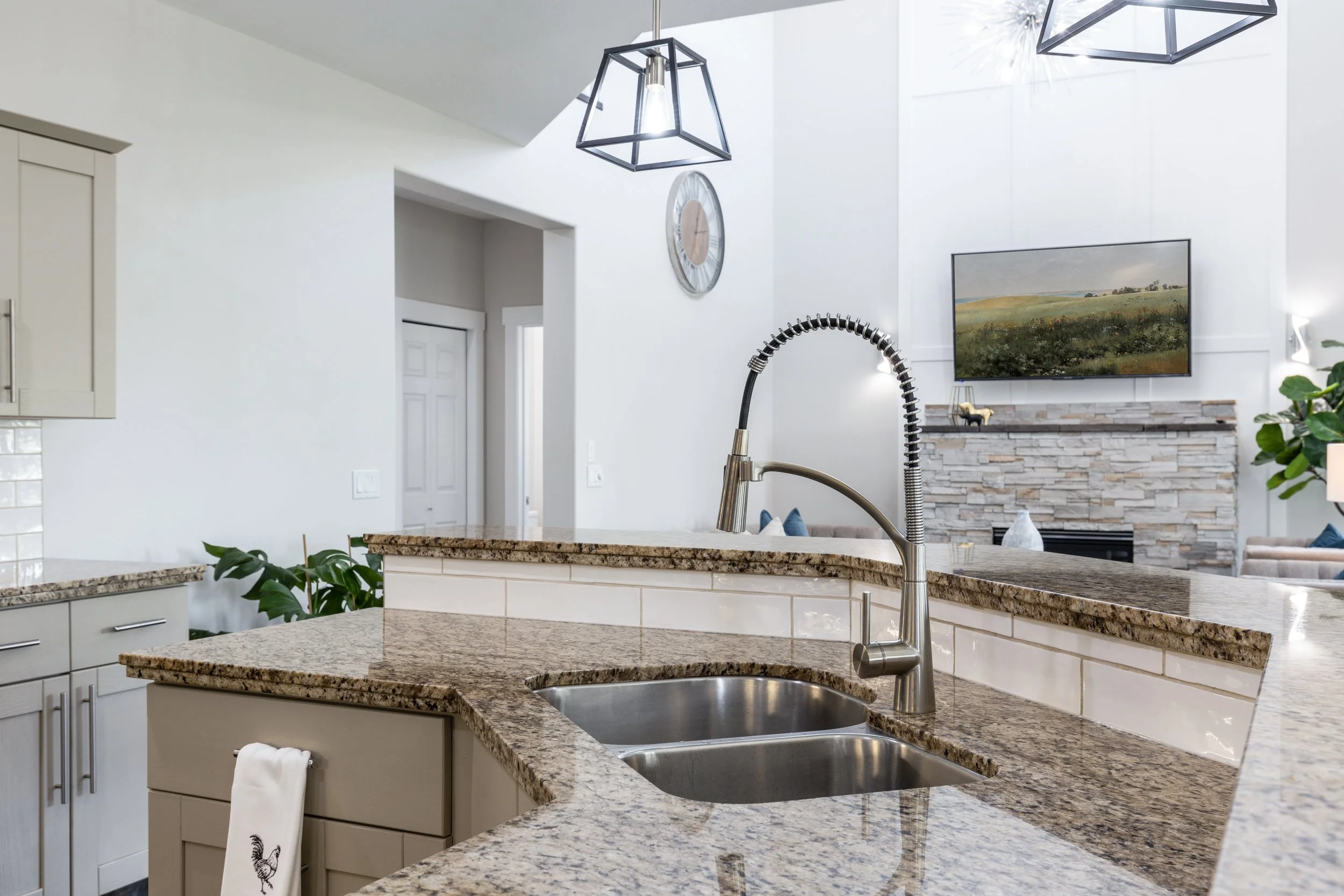 134 Desert Blume Cres-28.jpg