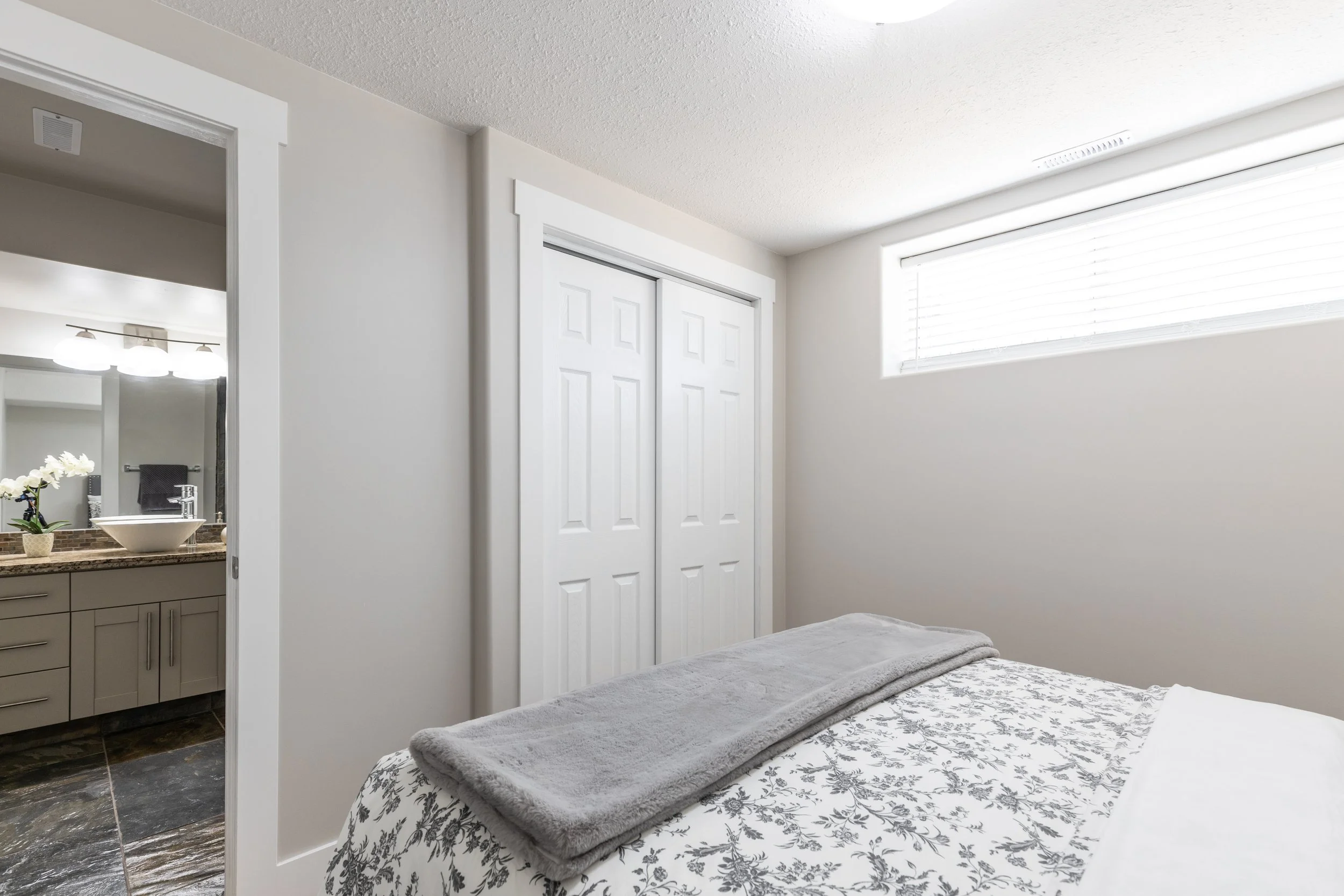 134 Desert Blume Cres-65.jpg