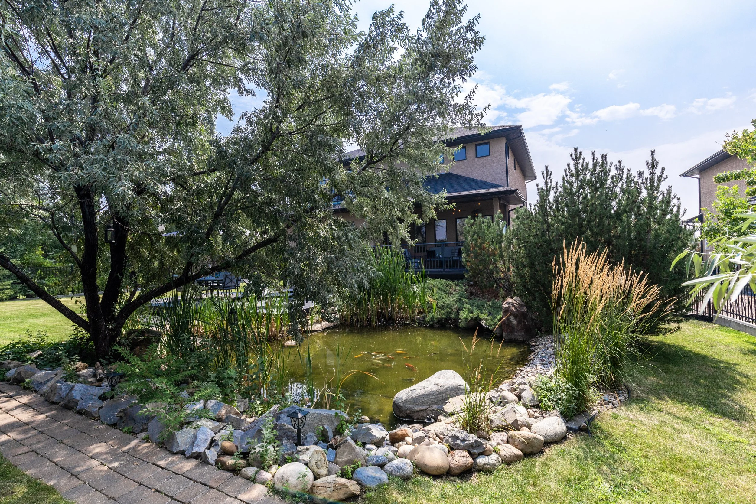 134 Desert Blume Cres-74.jpg