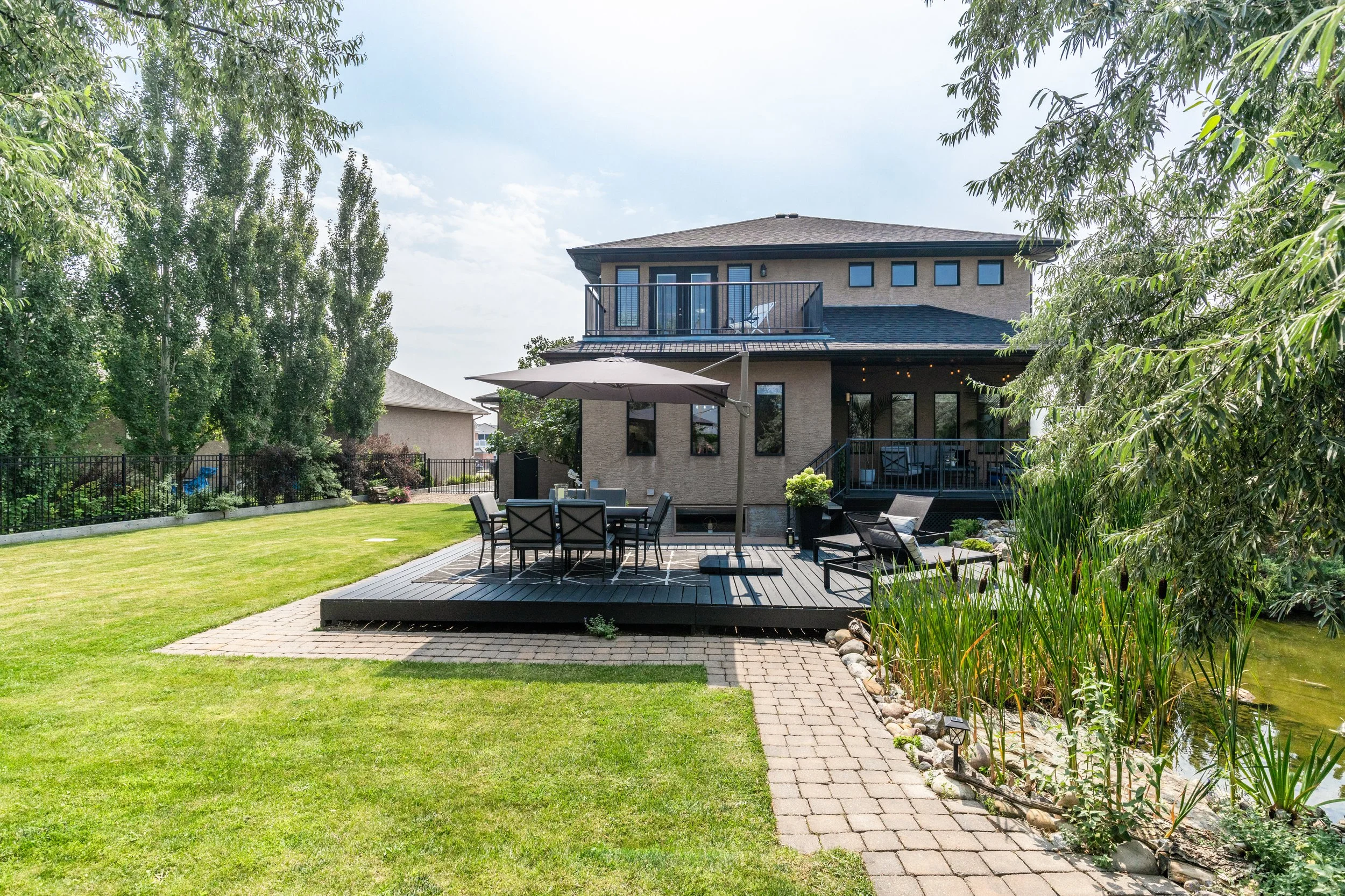 134 Desert Blume Cres-79.jpg