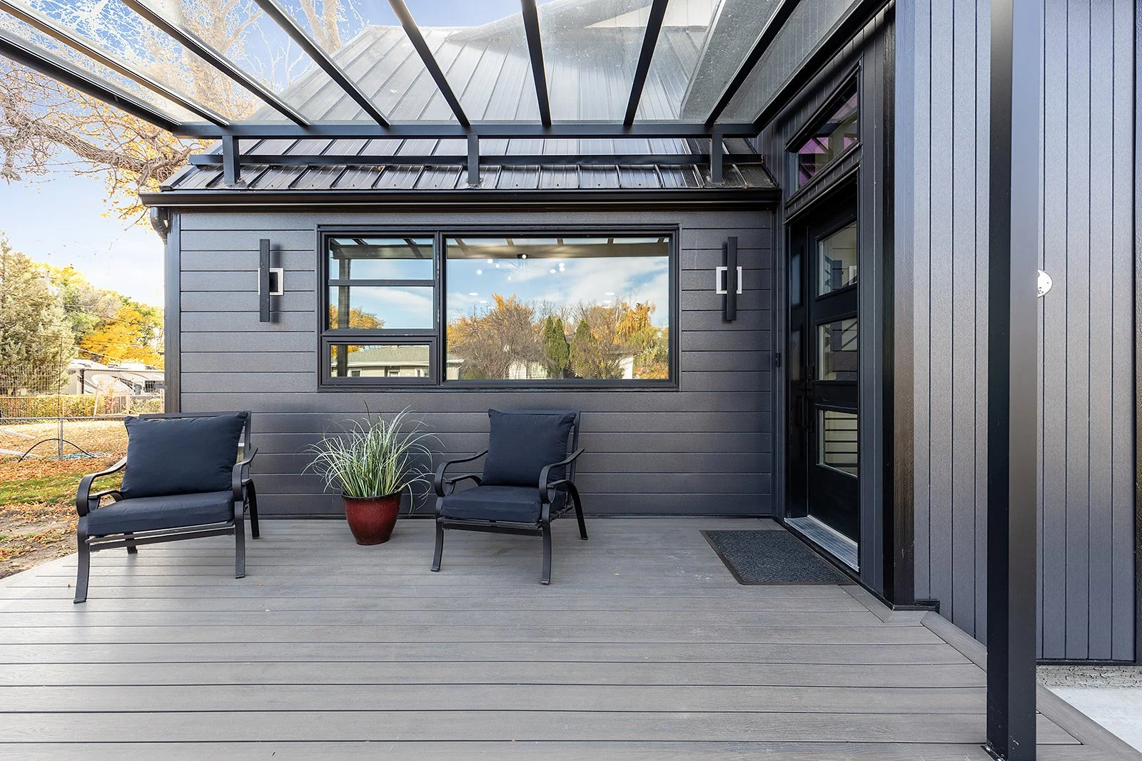 227 12 St SE-8.jpg