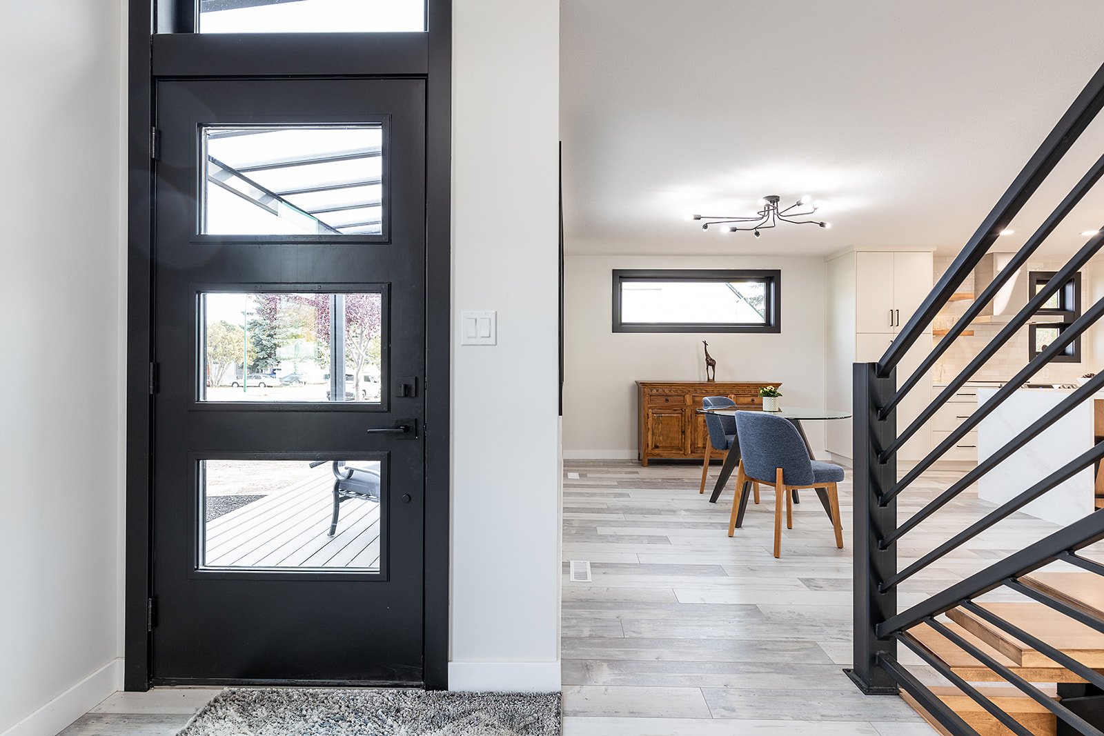 227 12 St SE-11.jpg