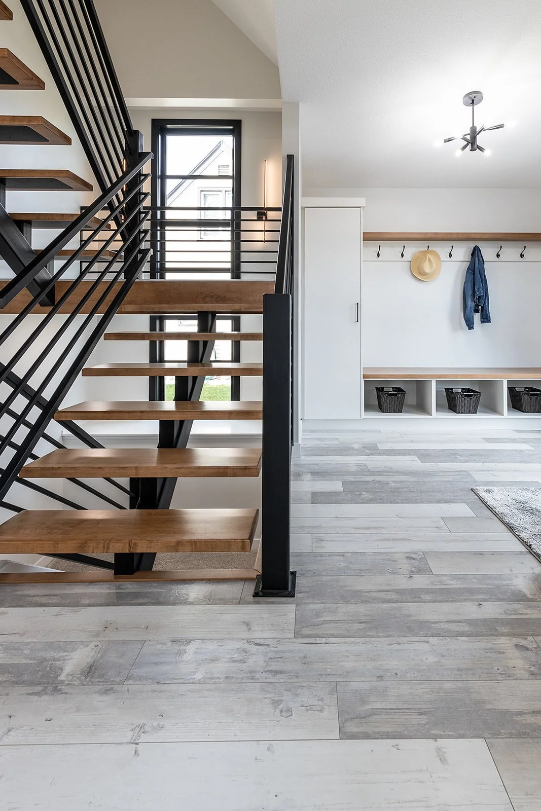 227 12 St SE-12.jpg