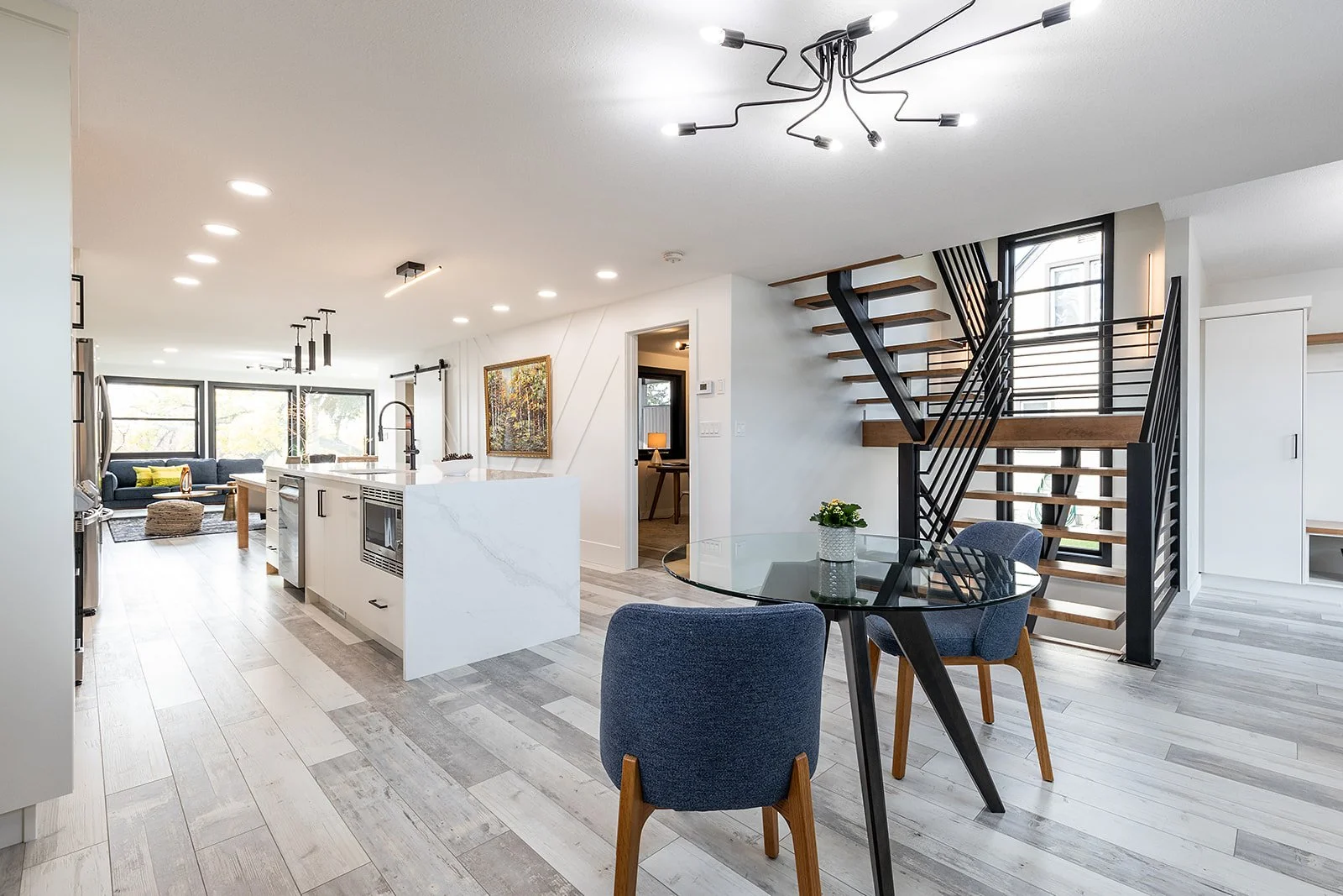 227 12 St SE-15.jpg