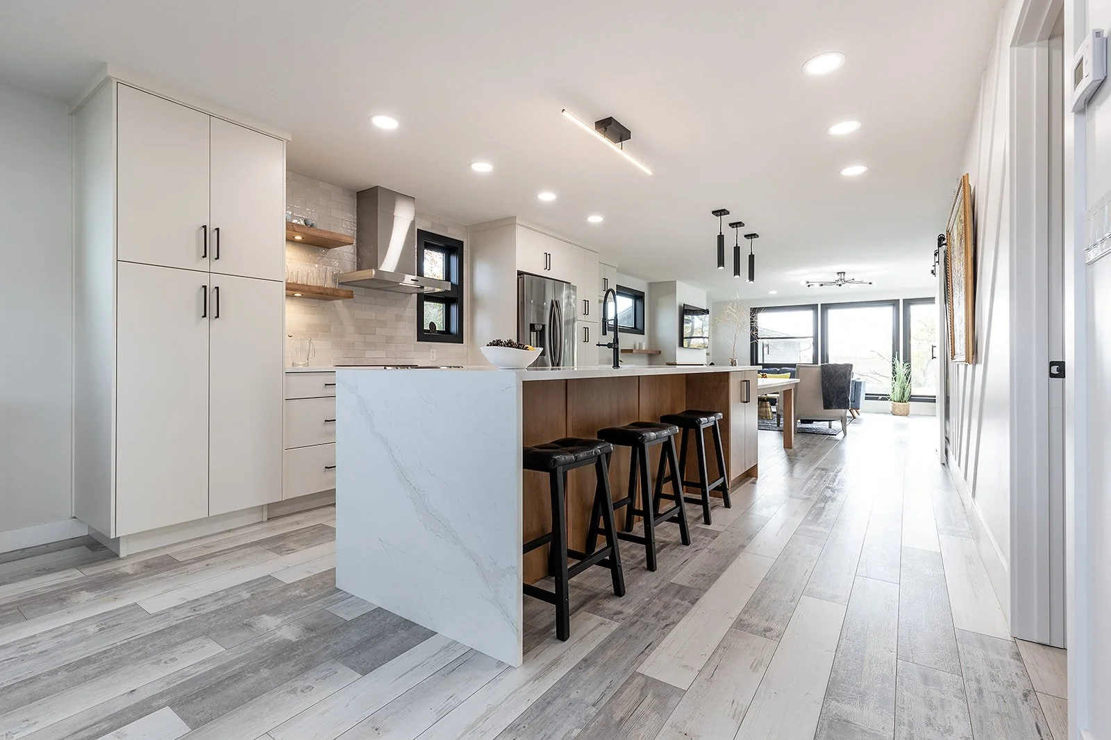 227 12 St SE-17.jpg