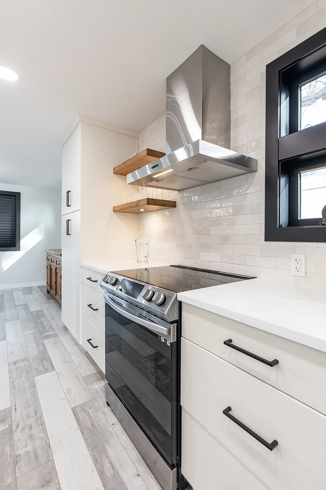 227 12 St SE-22.jpg