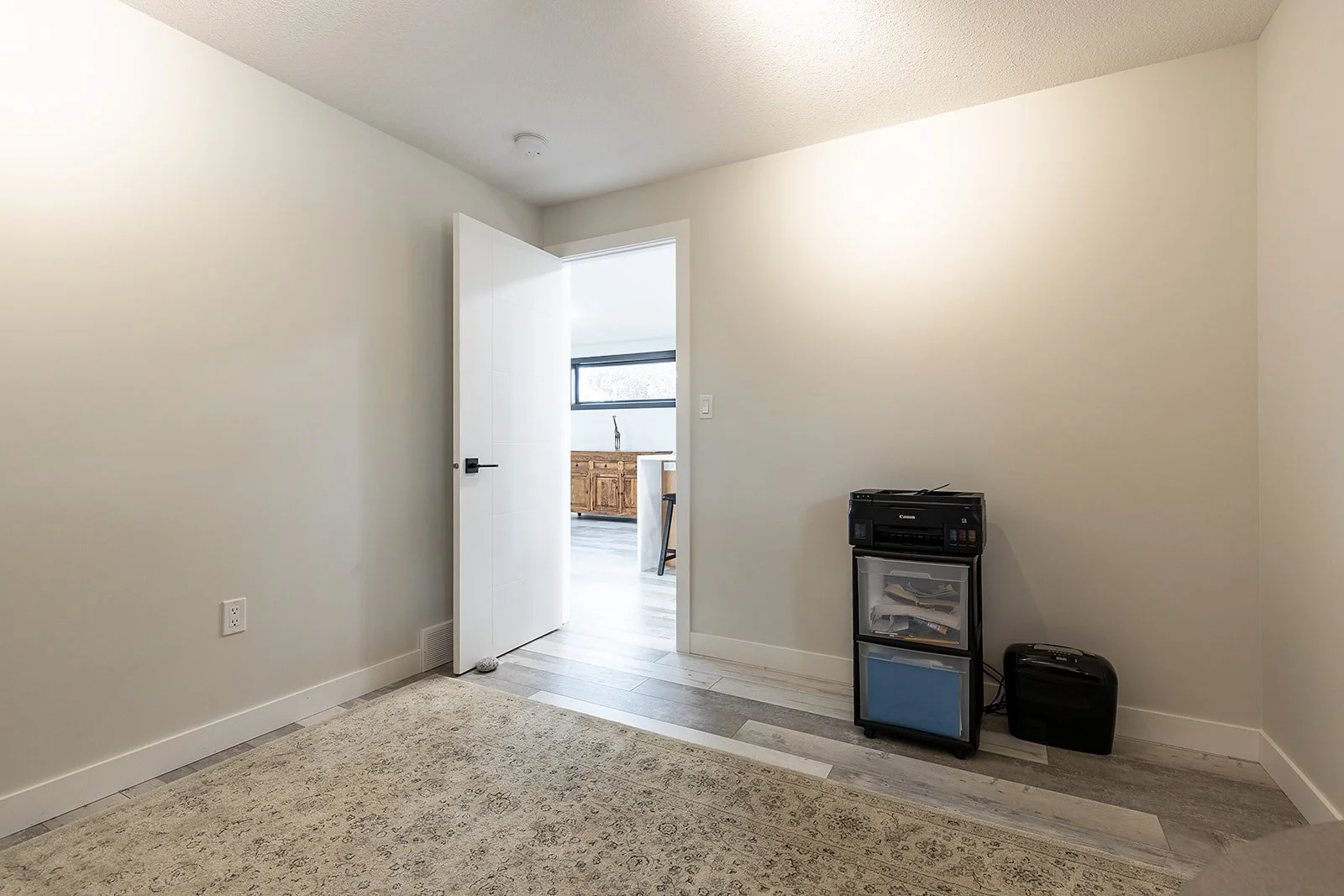 227 12 St SE-39.jpg