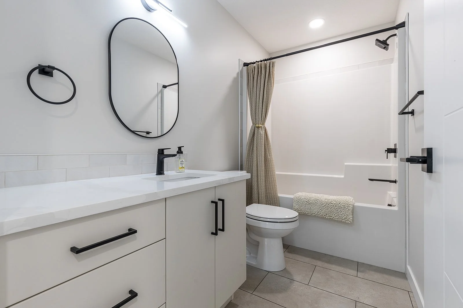227 12 St SE-52.jpg