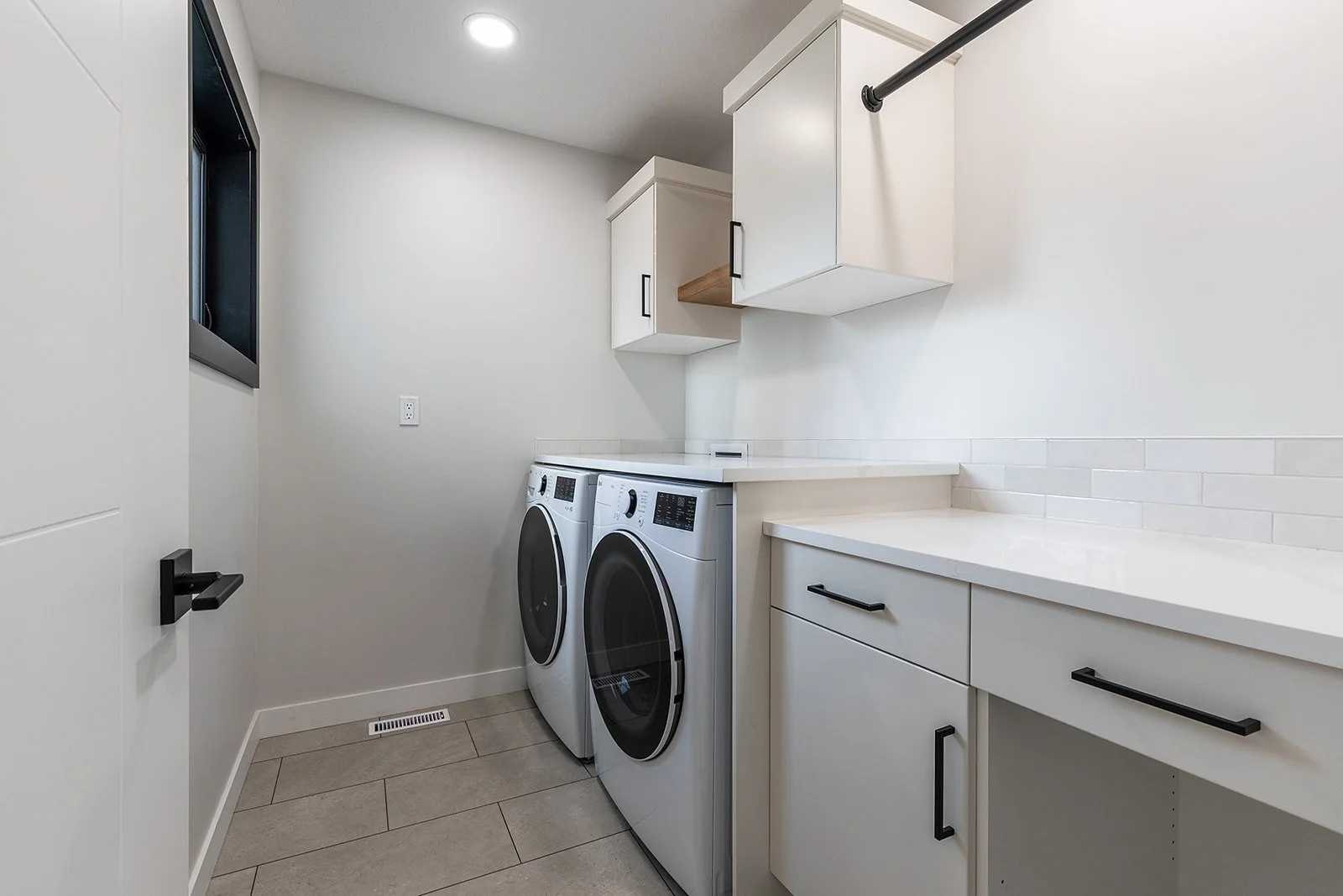 227 12 St SE-55.jpg